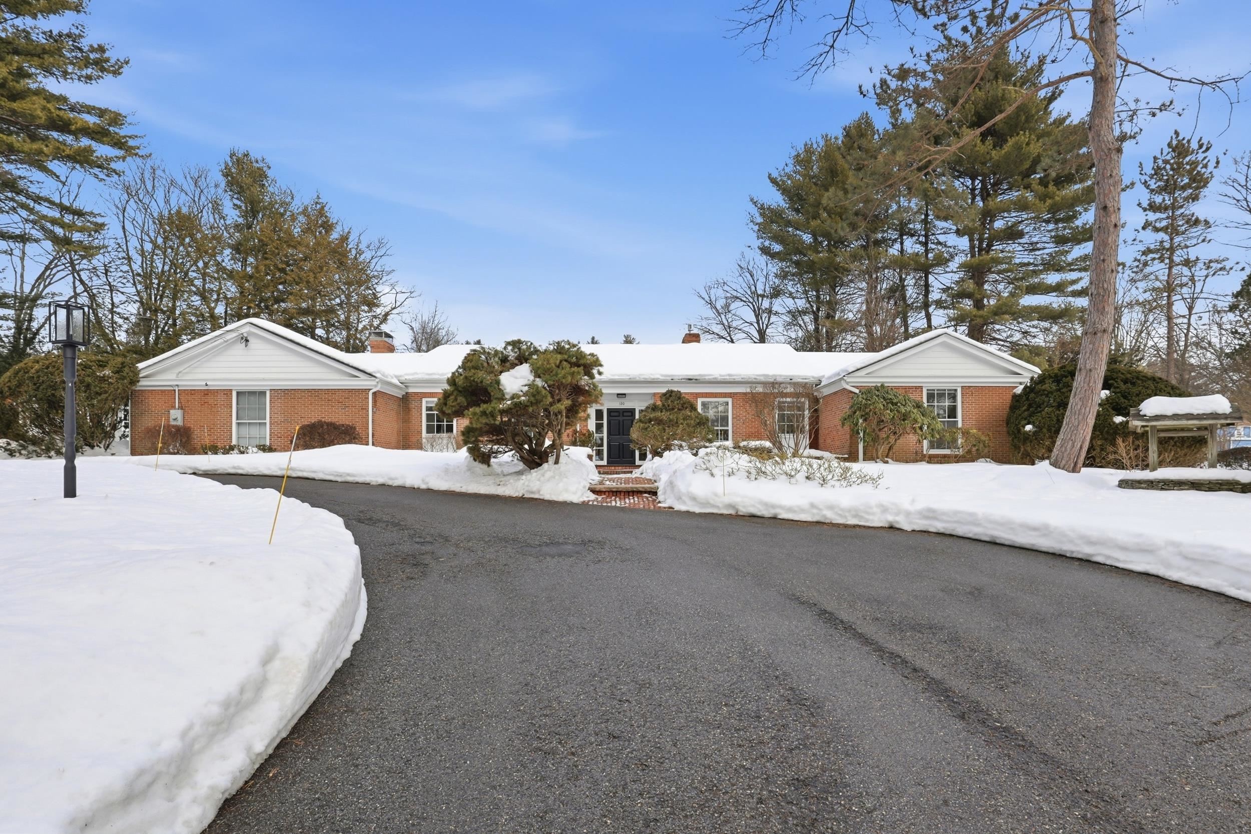 120 Ledgewood Rd, Manchester, NH 03104