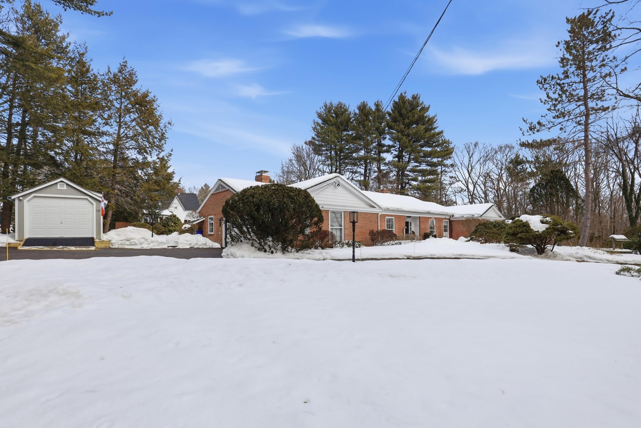 120 Ledgewood Rd, Manchester, NH 03104