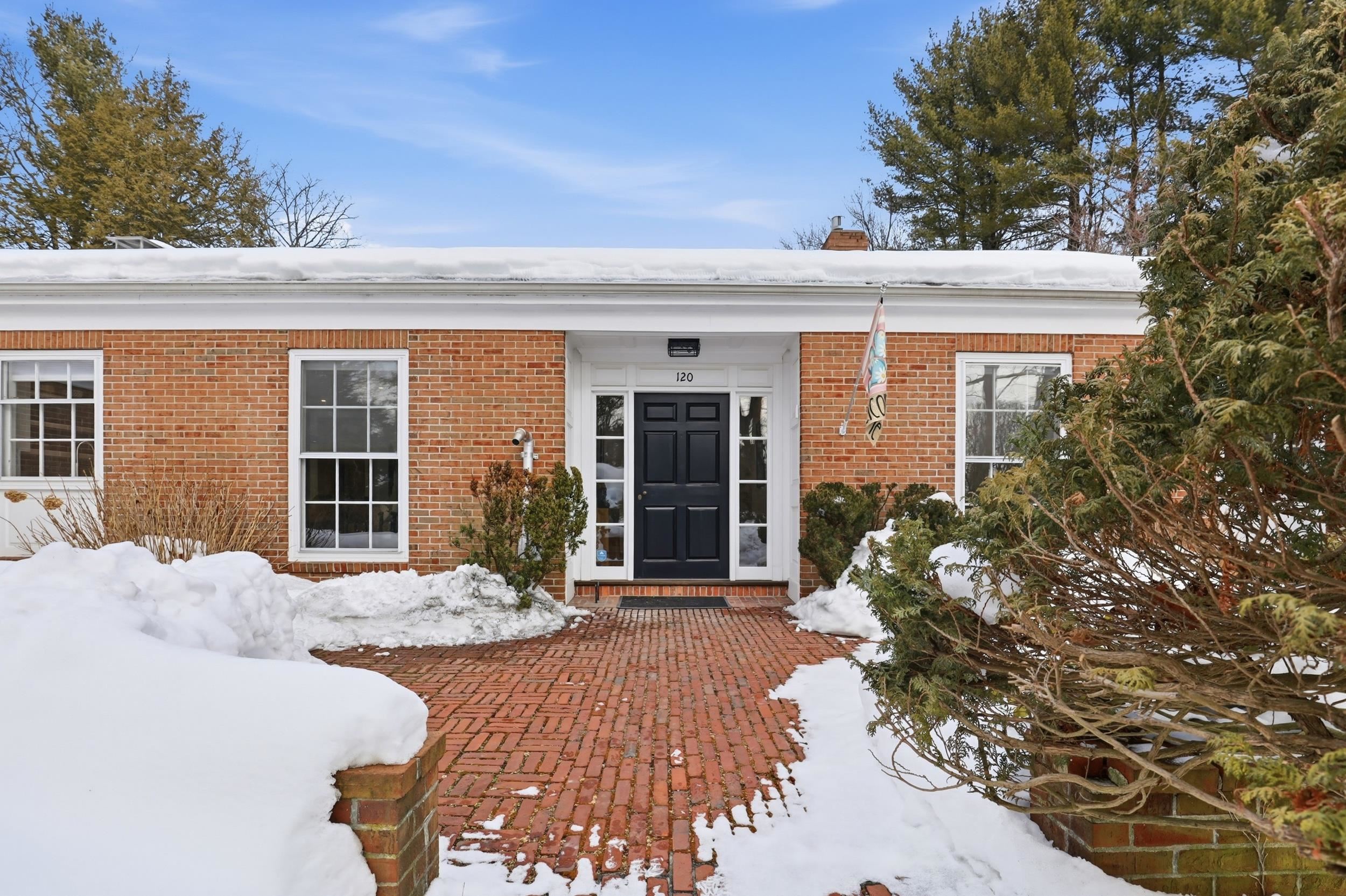 120 Ledgewood Rd, Manchester, NH 03104