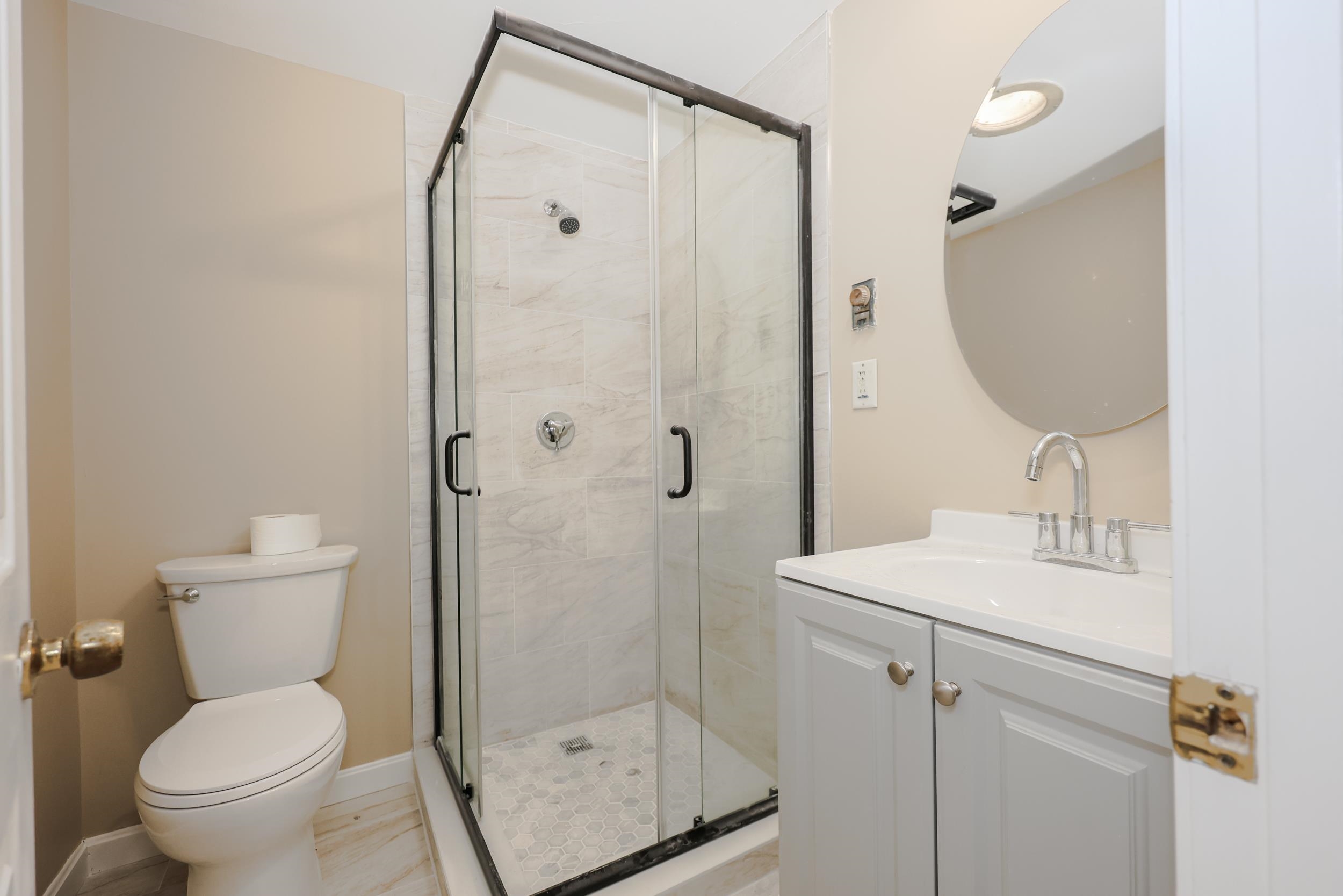 128 N Shore Rd, Derry, NH 03038