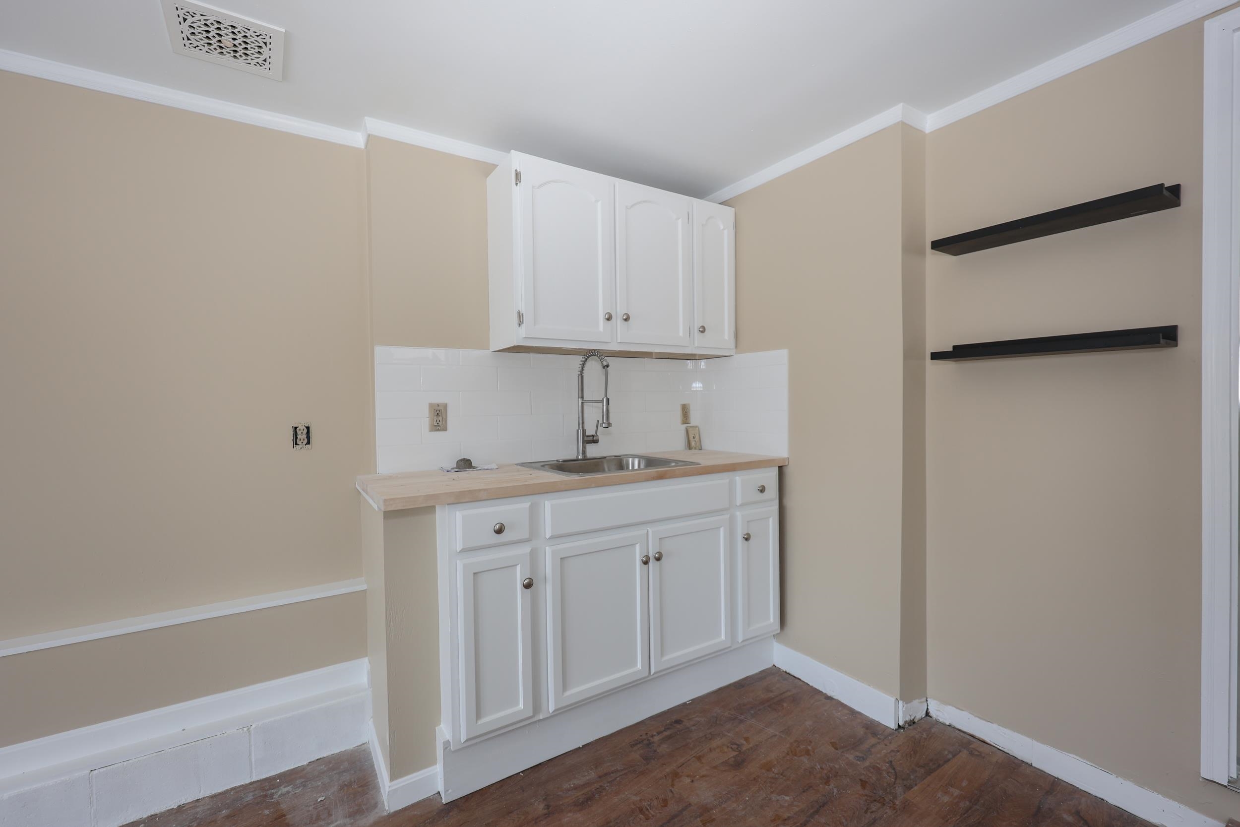 128 N Shore Rd, Derry, NH 03038