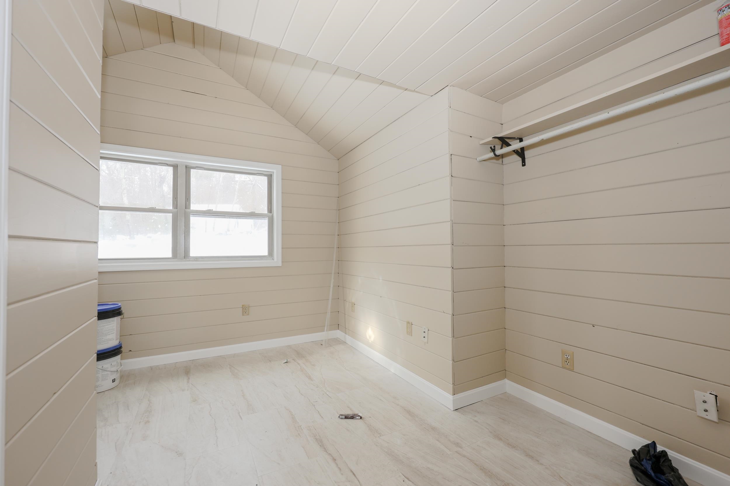 128 N Shore Rd, Derry, NH 03038