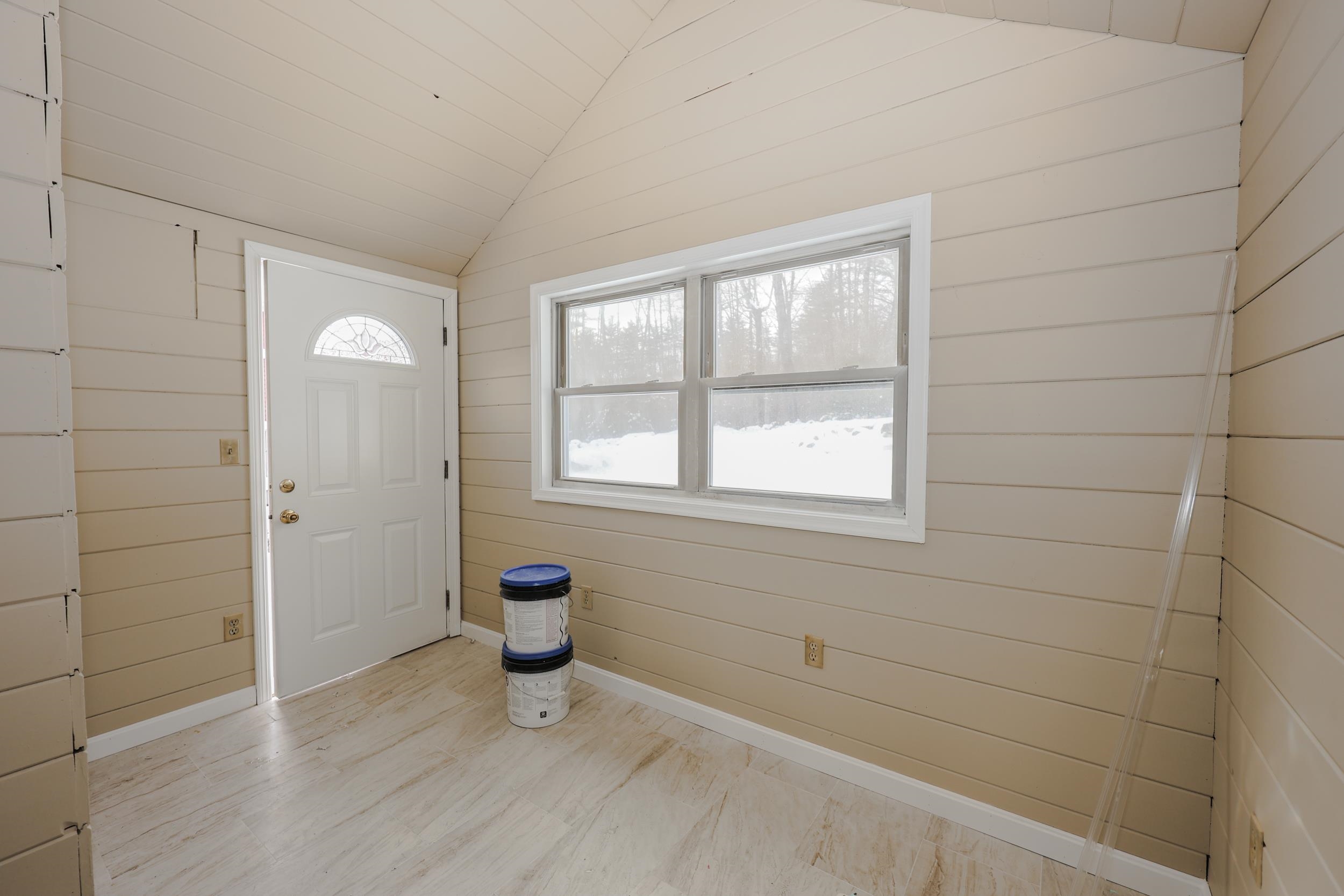 128 N Shore Rd, Derry, NH 03038