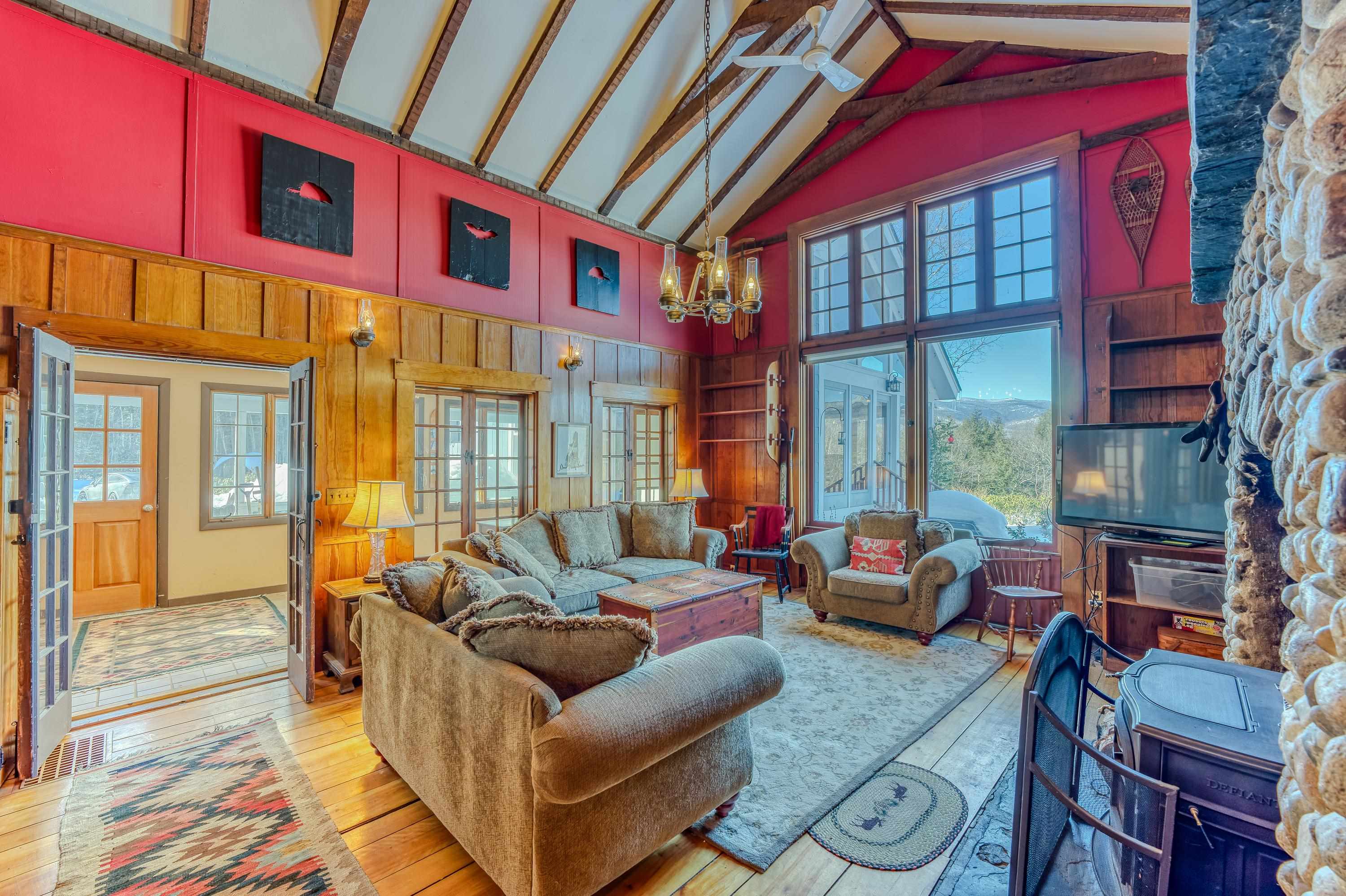 81 Meadow Ln, Woodstock, NH 03262