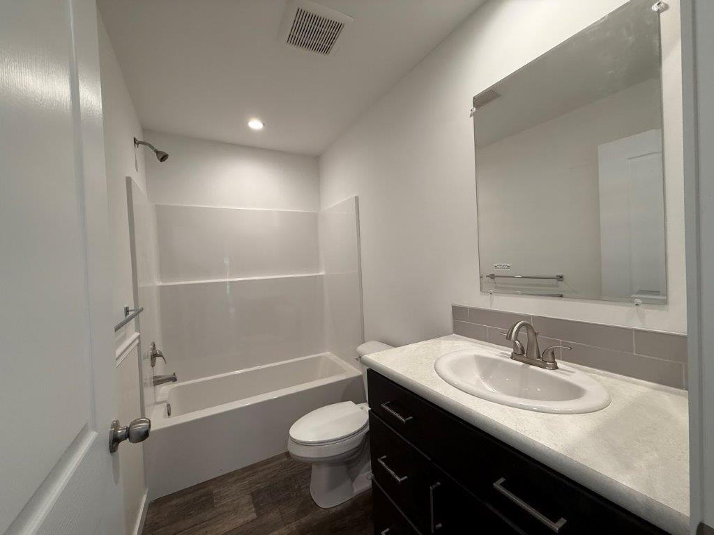 Full Bath On First Floor 24742953