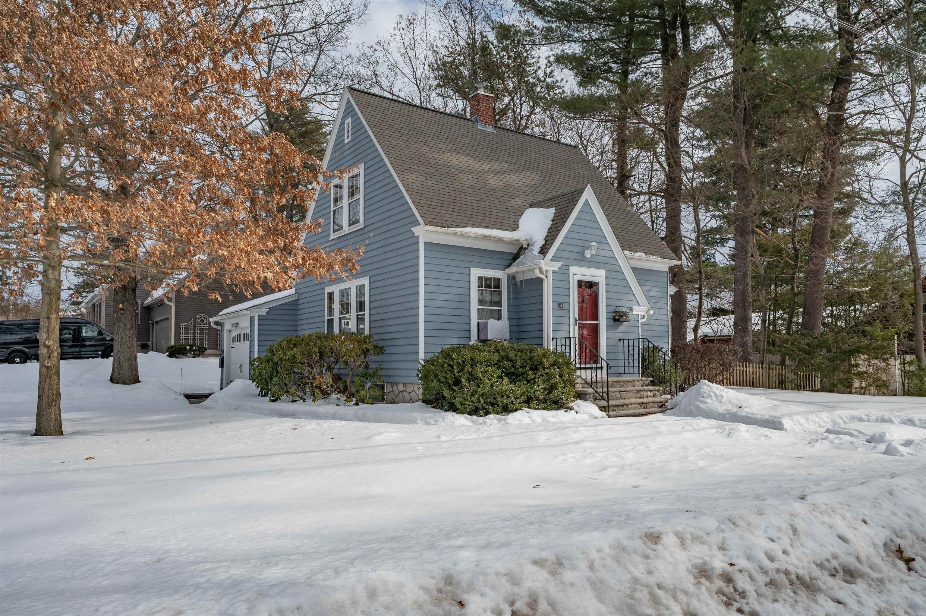 11 Pine Hill Ave, Nashua, NH 03064