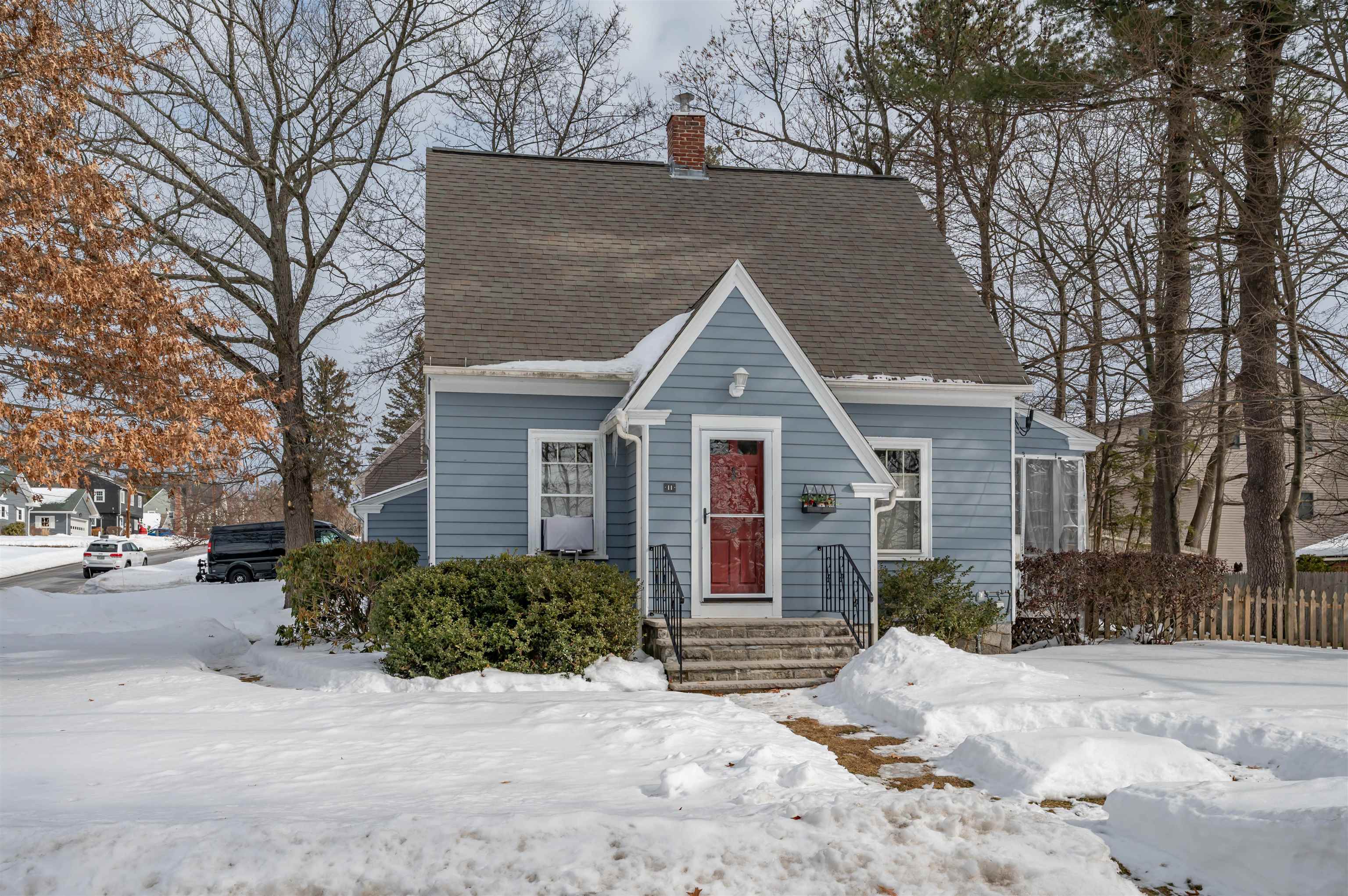 11 Pine Hill Ave, Nashua, NH 03064