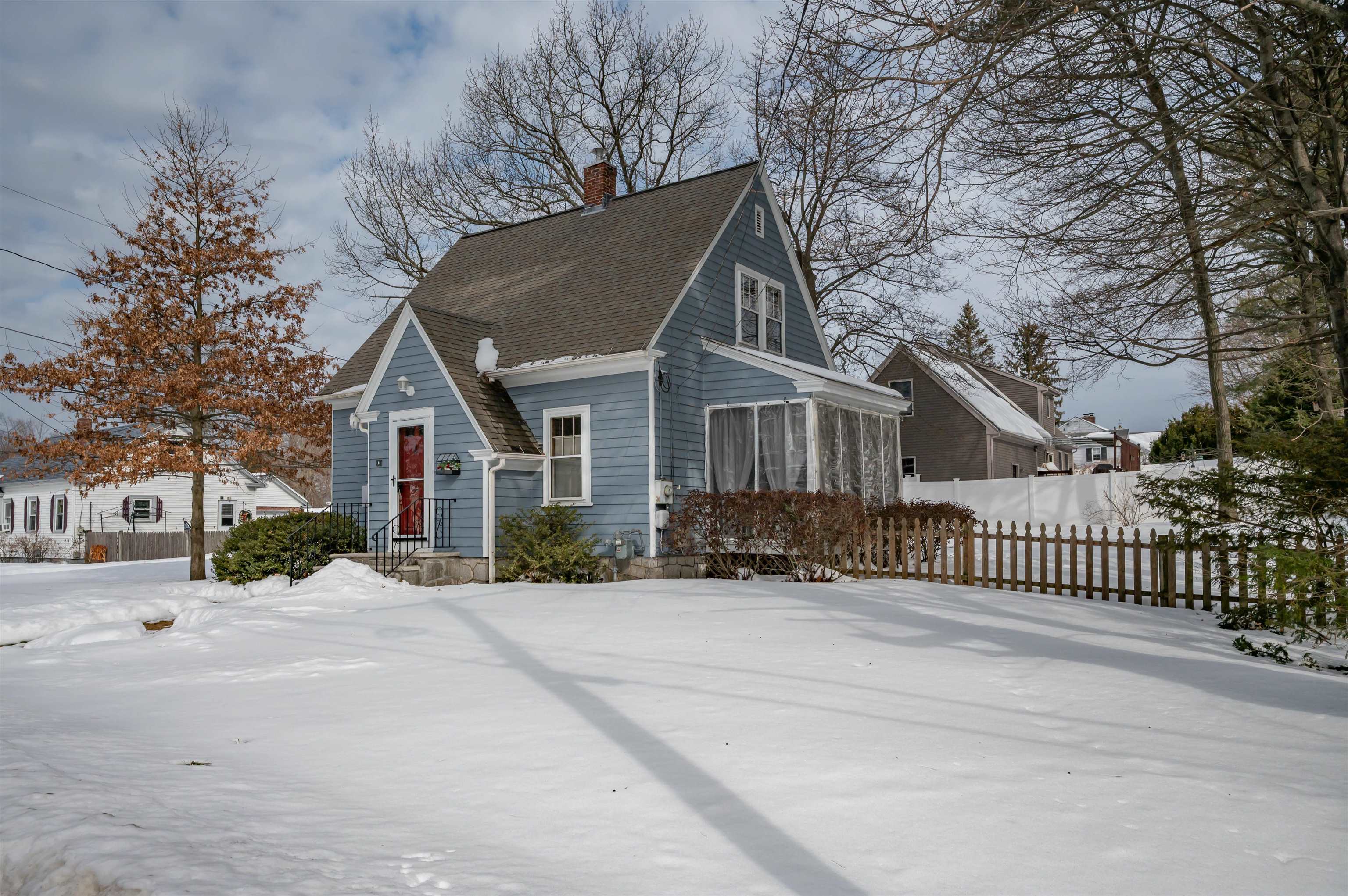 11 Pine Hill Ave, Nashua, NH 03064