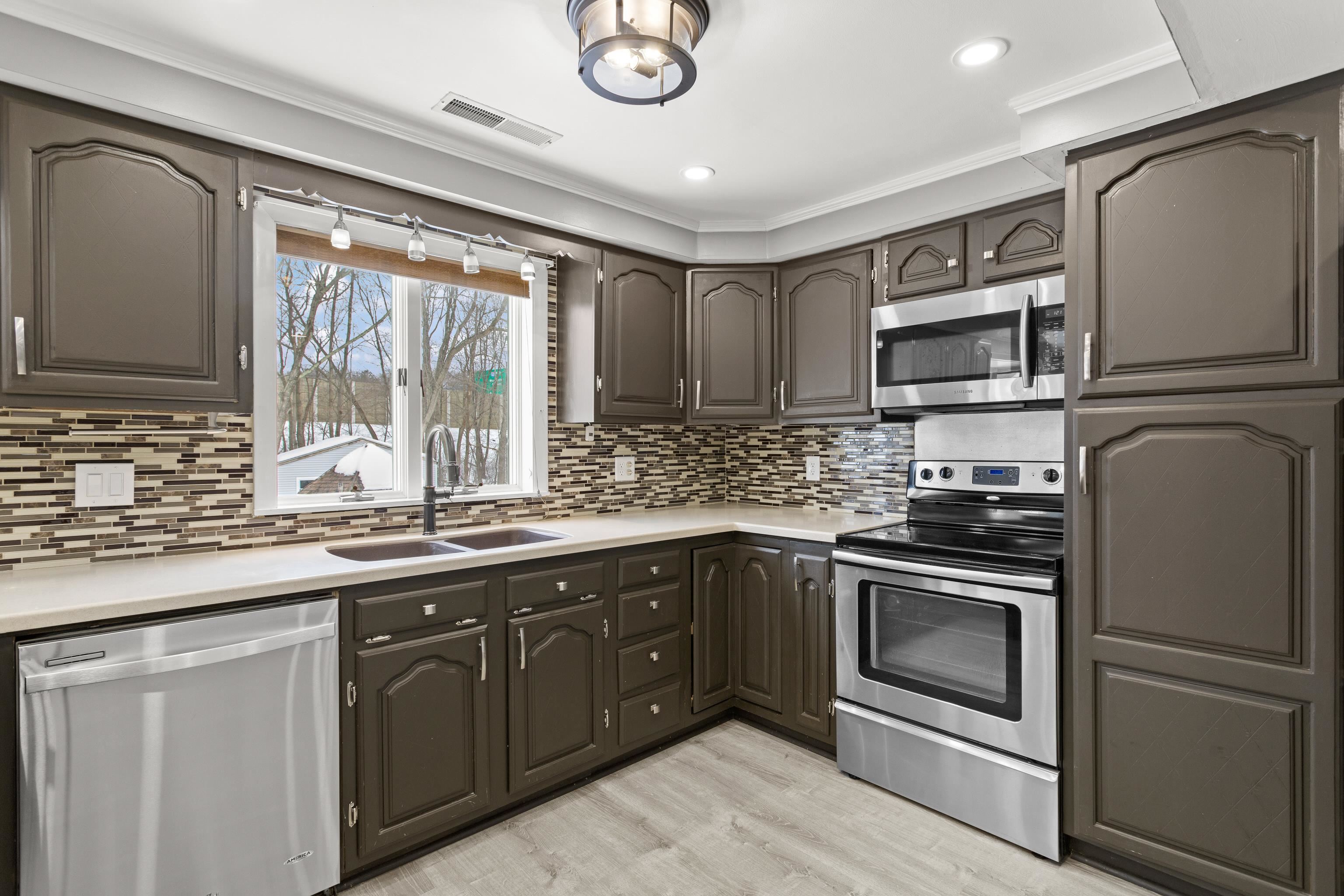 50 Haigh Ave, Salem, NH 03079