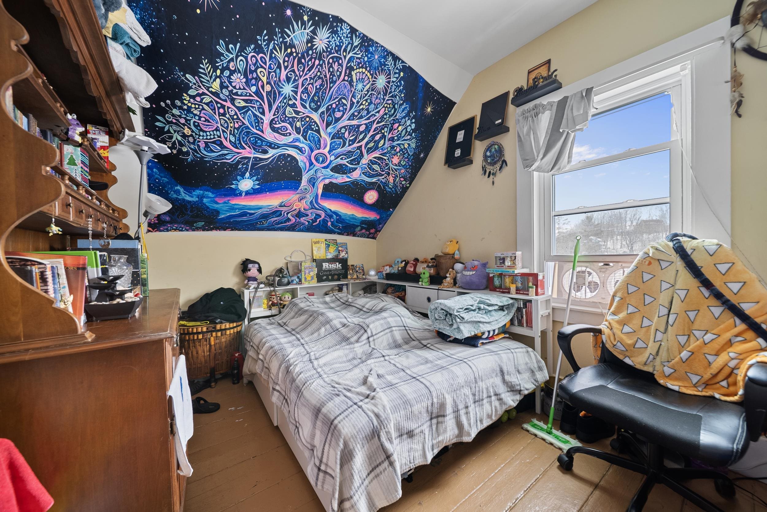 25 River St, Hillsborough, NH 03244