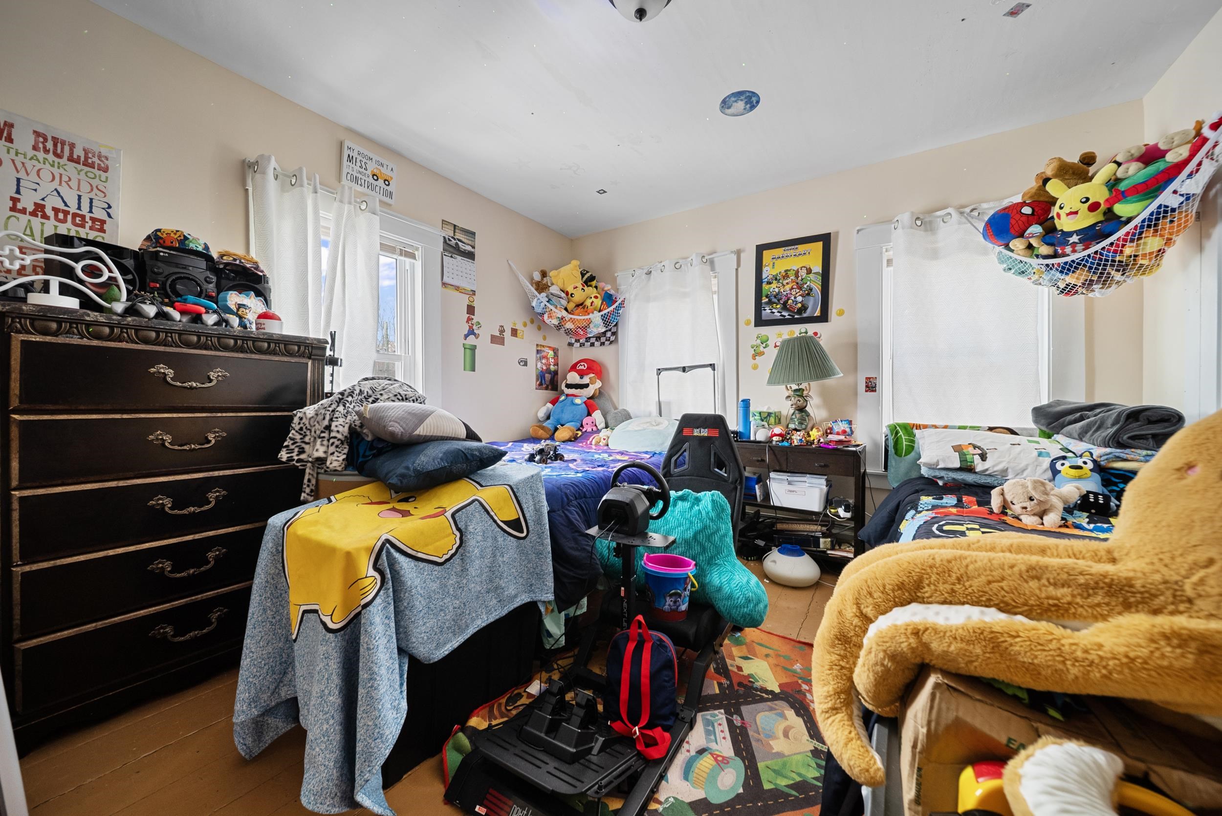 25 River St, Hillsborough, NH 03244