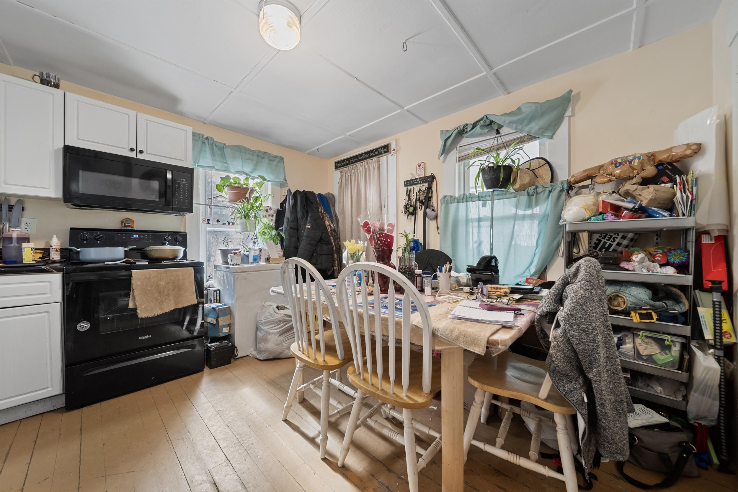 25 River St, Hillsborough, NH 03244