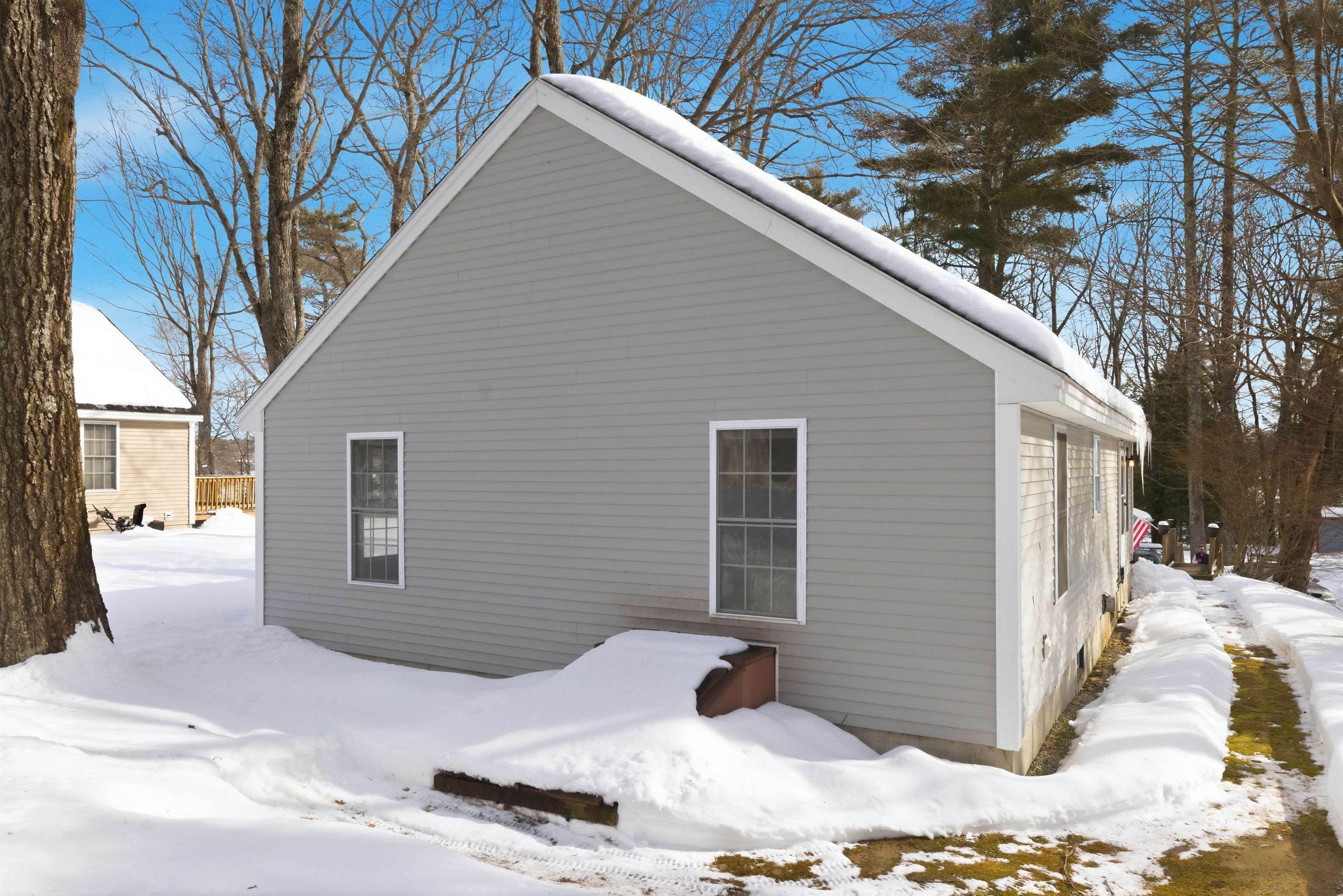 2 Oak Ct, Northwood, NH 03261