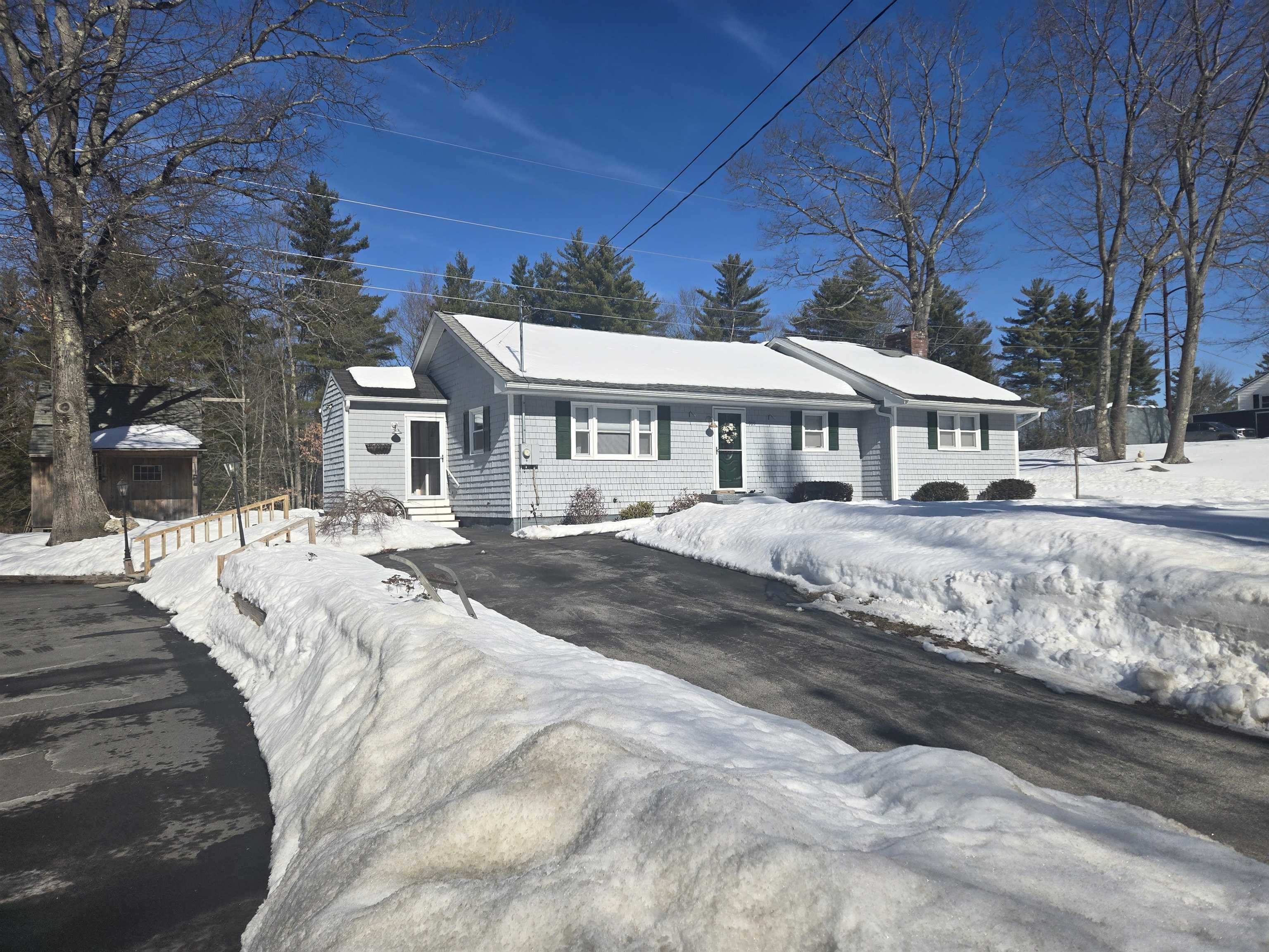 909 High St, Candia, NH 03034