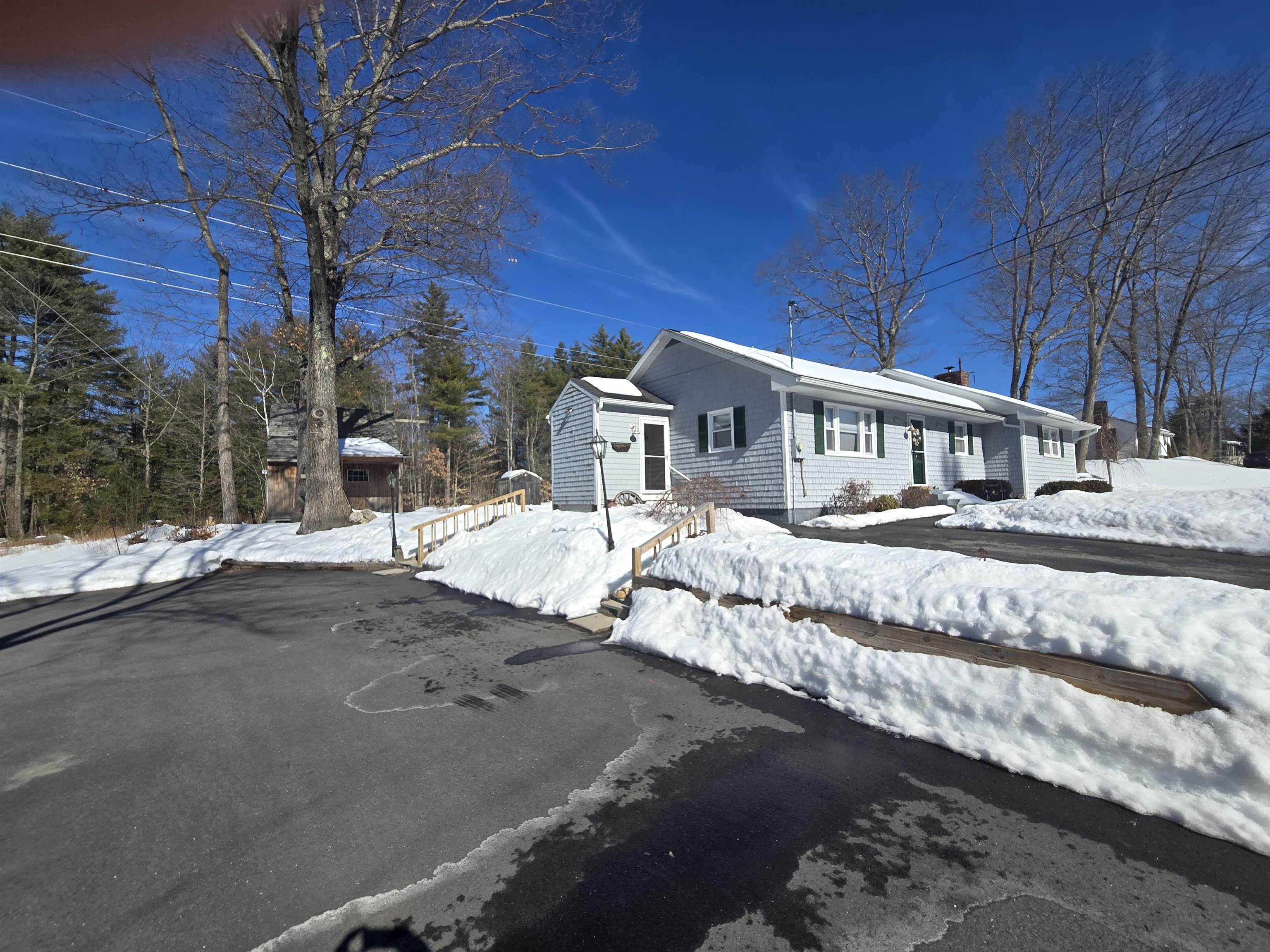 909 High St, Candia, NH 03034