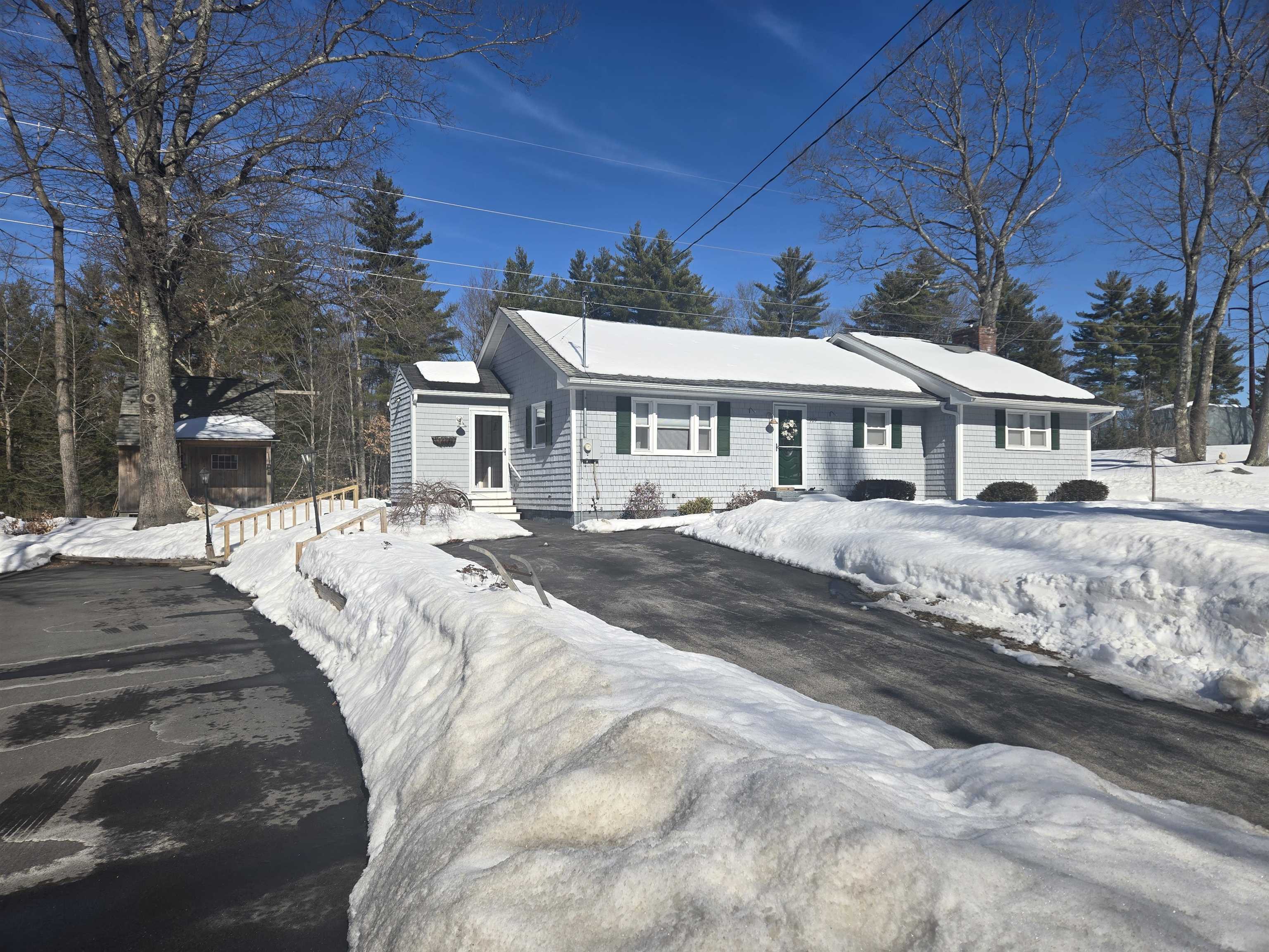 909 High St, Candia, NH 03034
