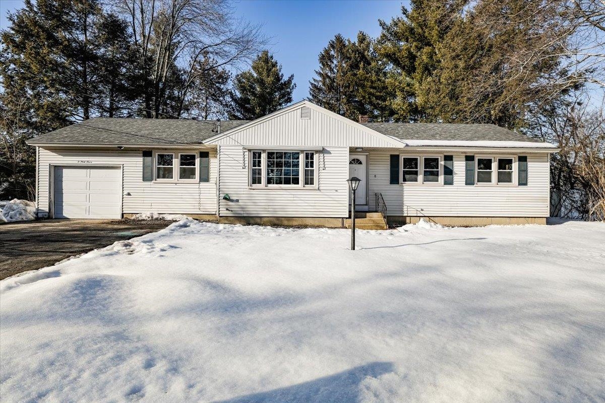 8 Park Dr, Bedford, NH 03110