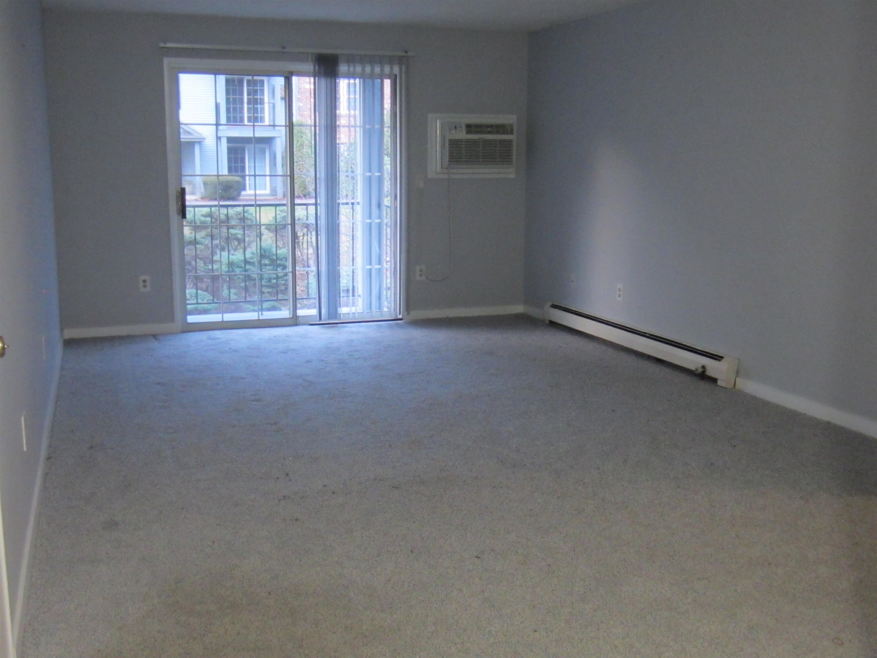 14 Northbrook Dr, Manchester, NH 03102