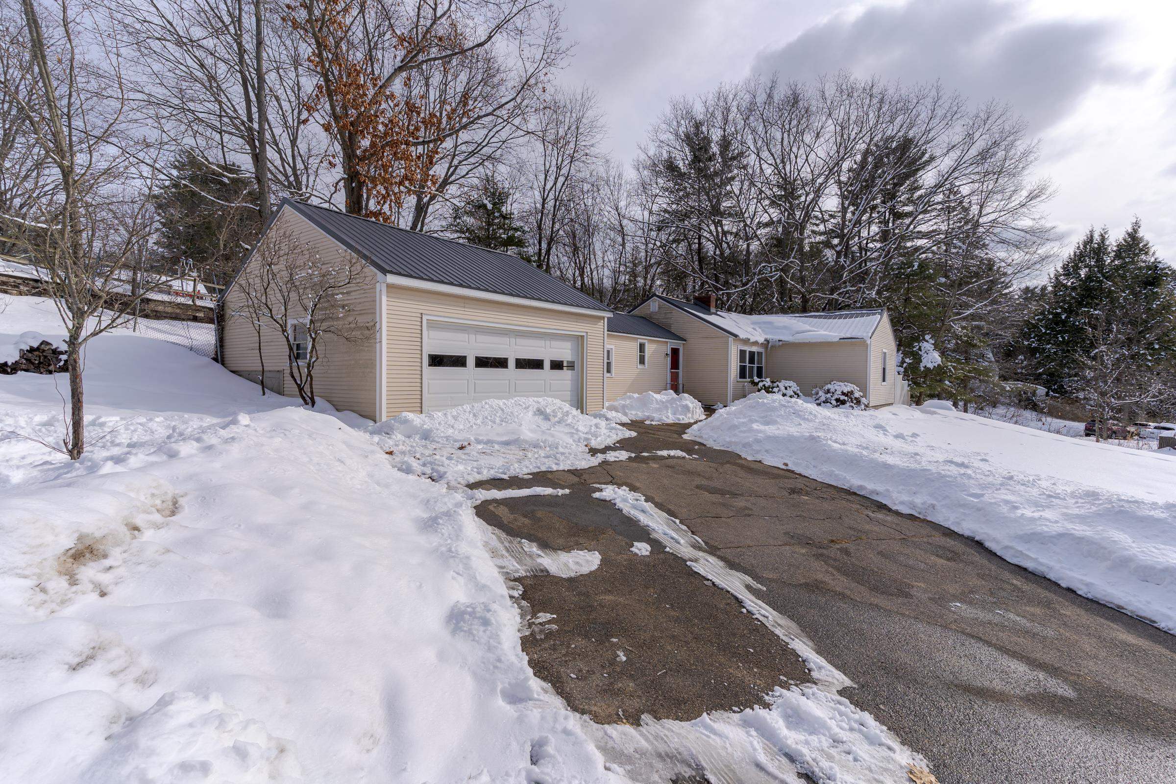 64 Maple St, Somersworth, NH 03878