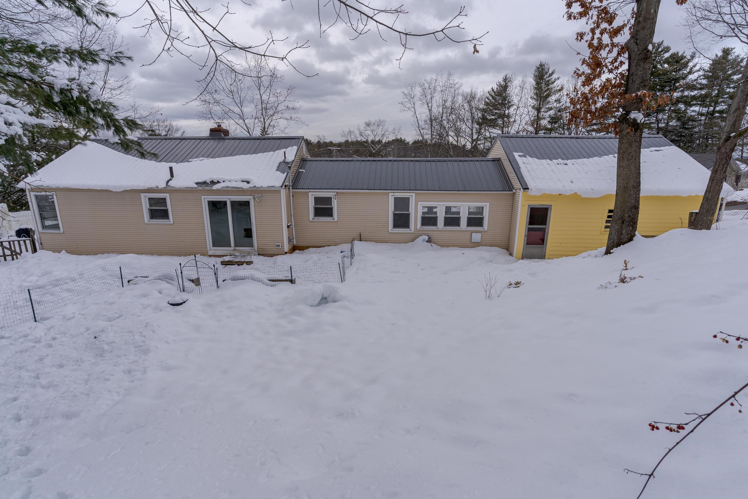 64 Maple St, Somersworth, NH 03878