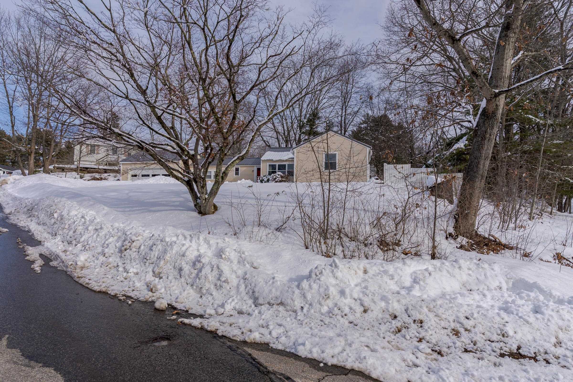 64 Maple St, Somersworth, NH 03878