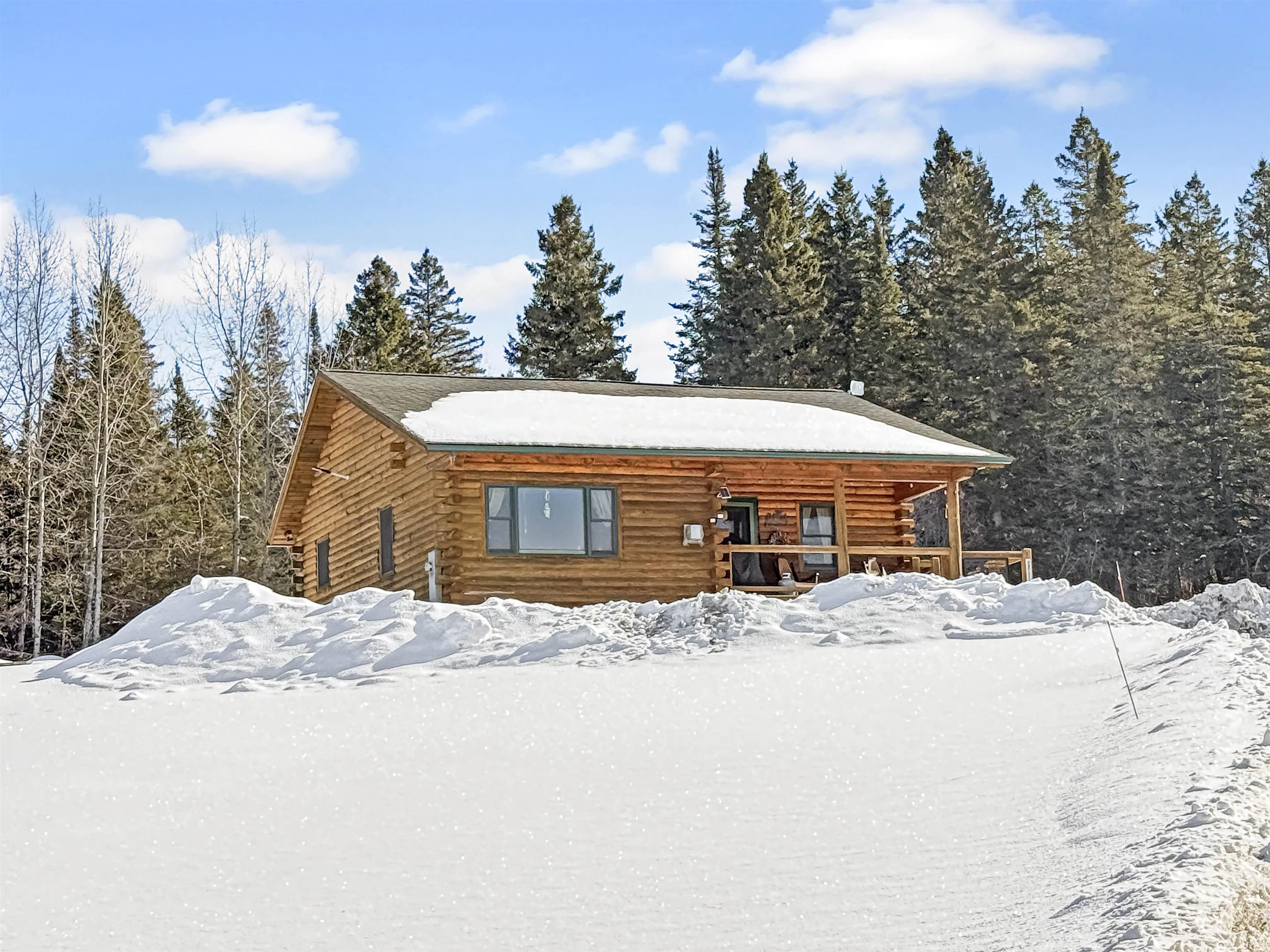 706 Diamond Pond Rd, Colebrook, NH 03576