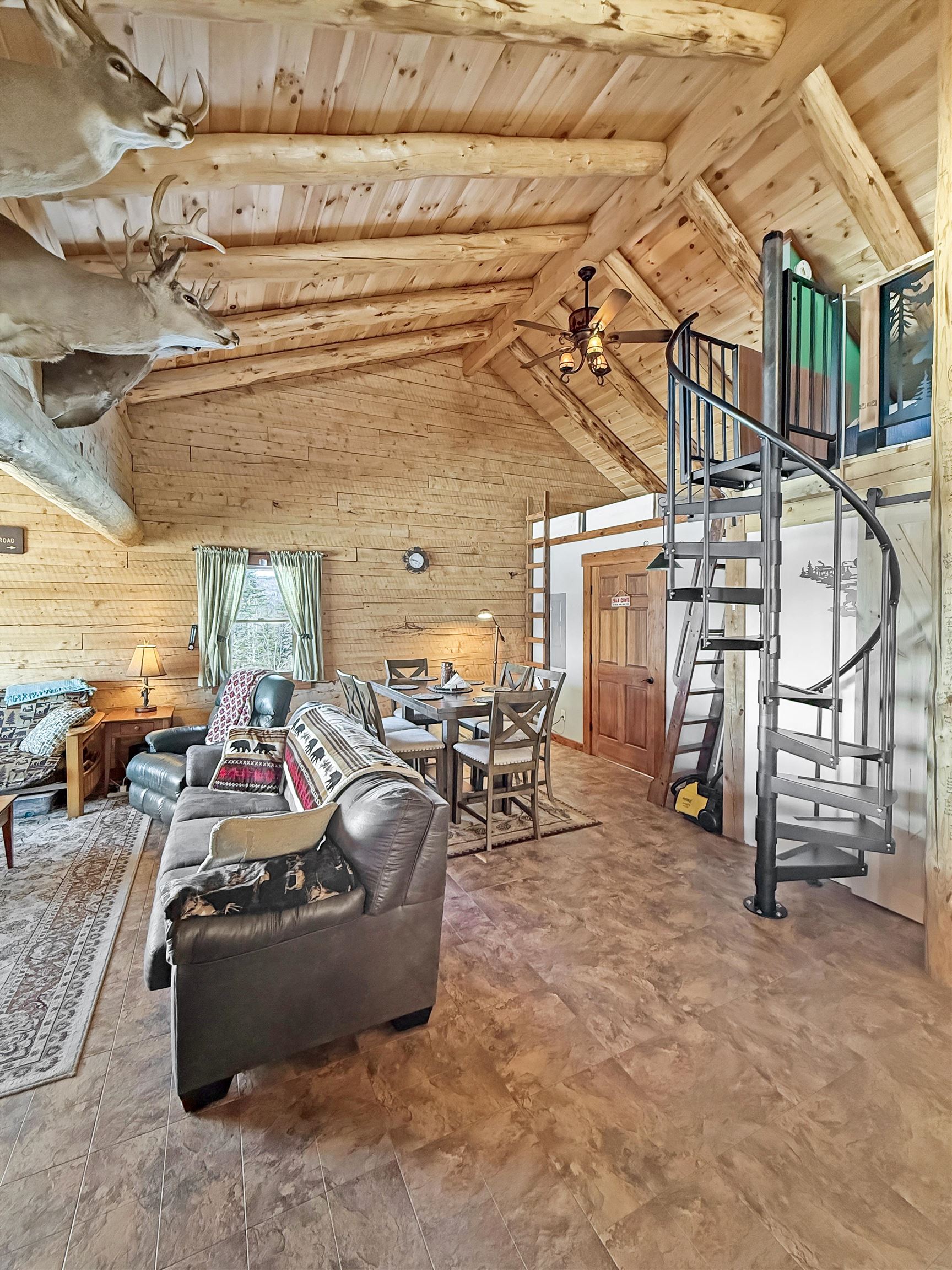 706 Diamond Pond Rd, Colebrook, NH 03576