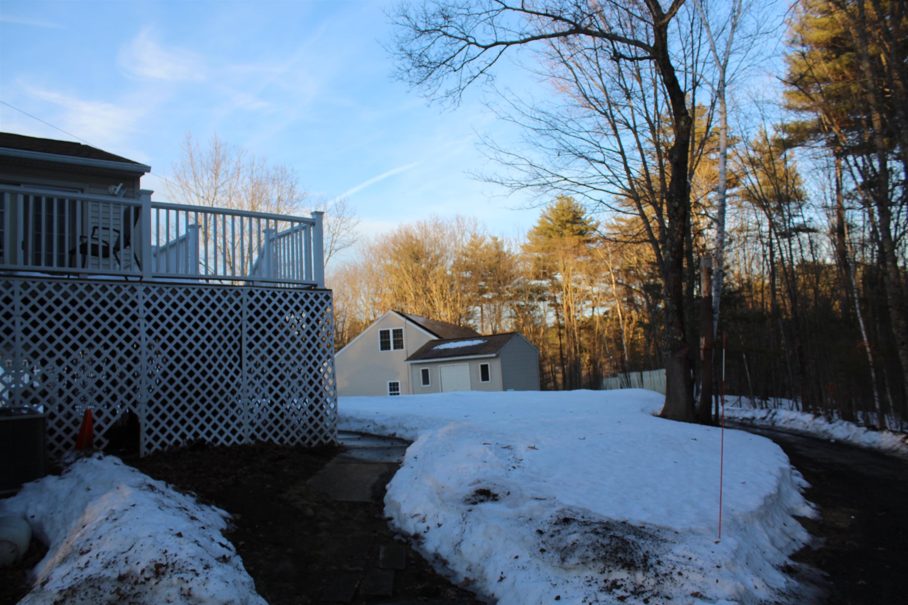 16 Towne Dr, Derry, NH 03038