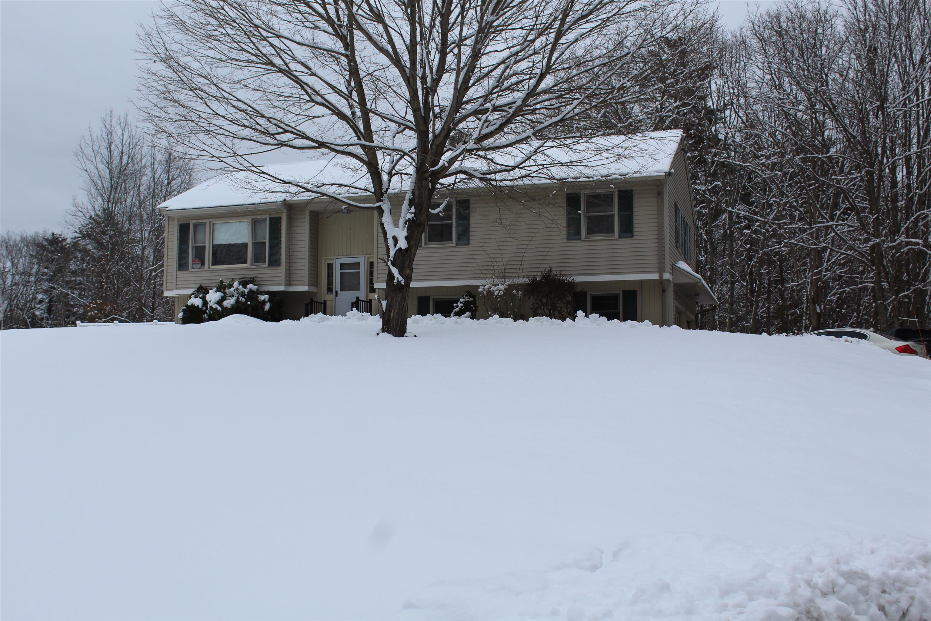16 Towne Dr, Derry, NH 03038
