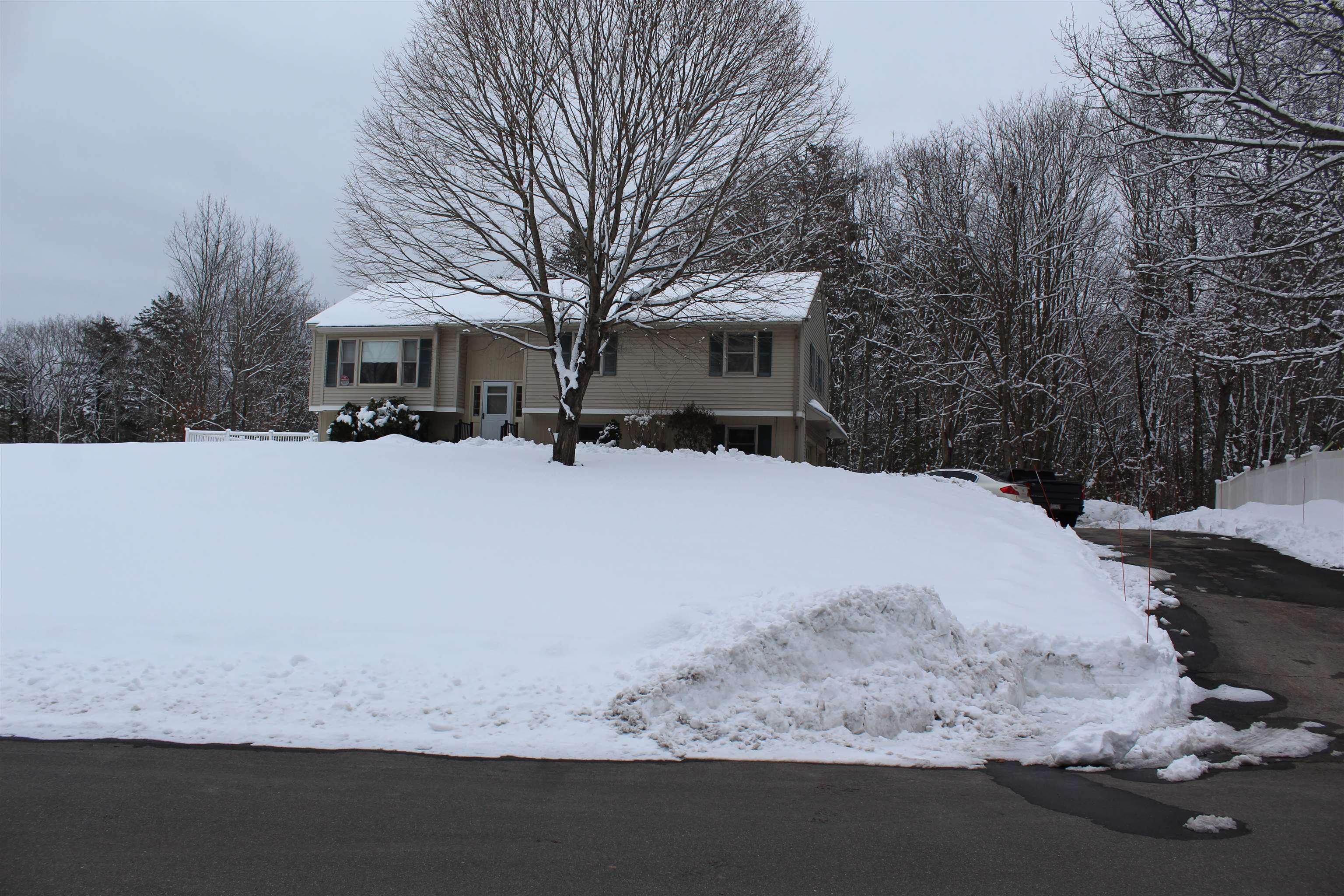 16 Towne Dr, Derry, NH 03038