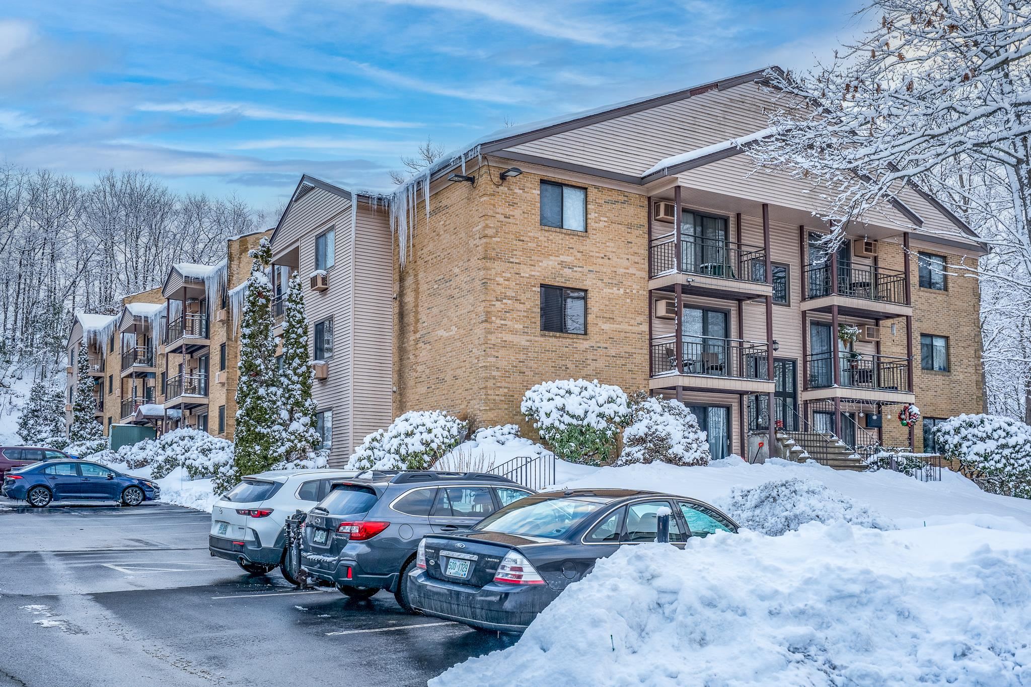 Homes for sale in Manchester, NH | 19 Country Club Dr #39, Manchester, NH 03102 | MLS# 5077430