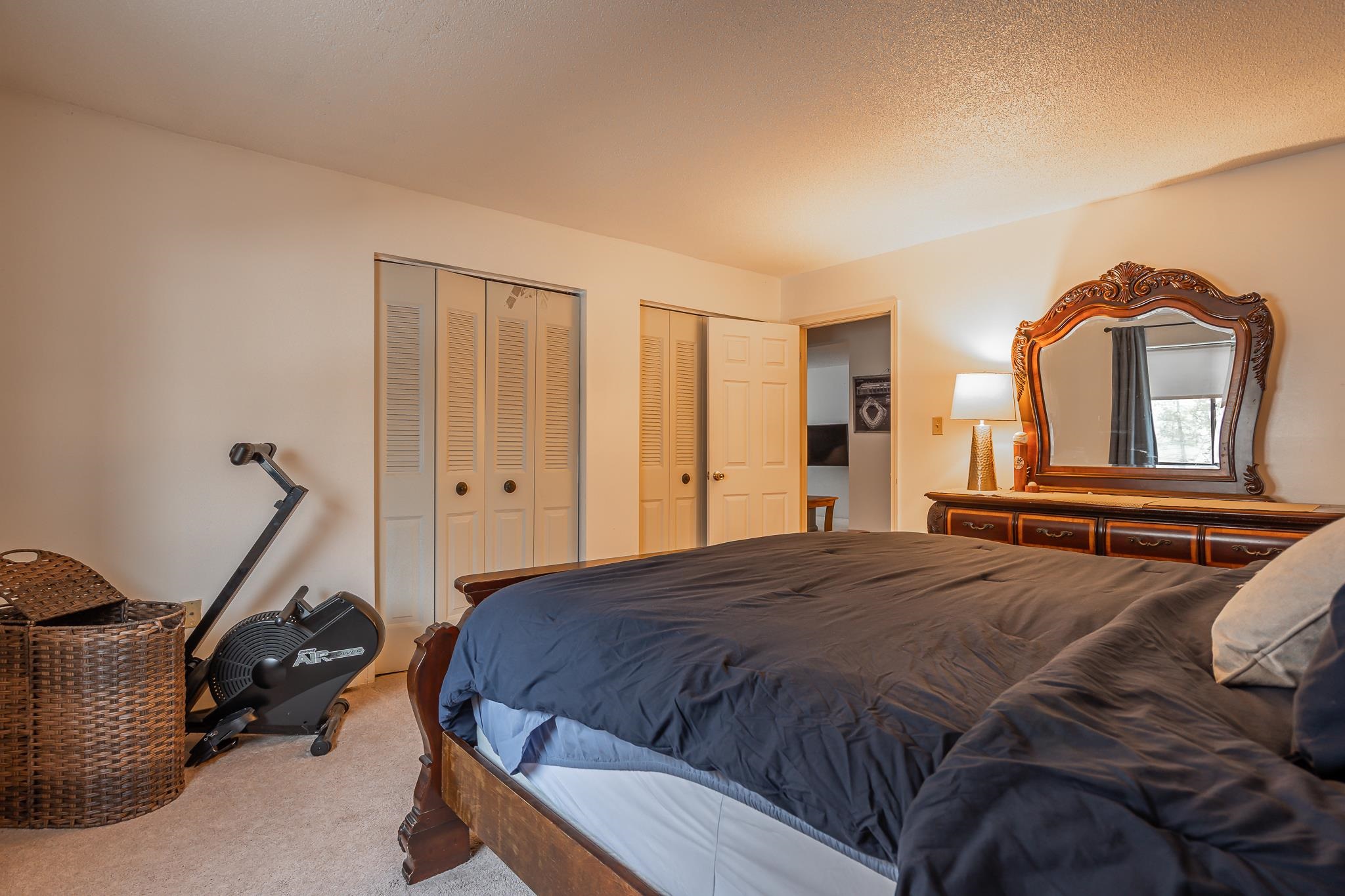 19 Country Club Dr, Manchester, NH 03102