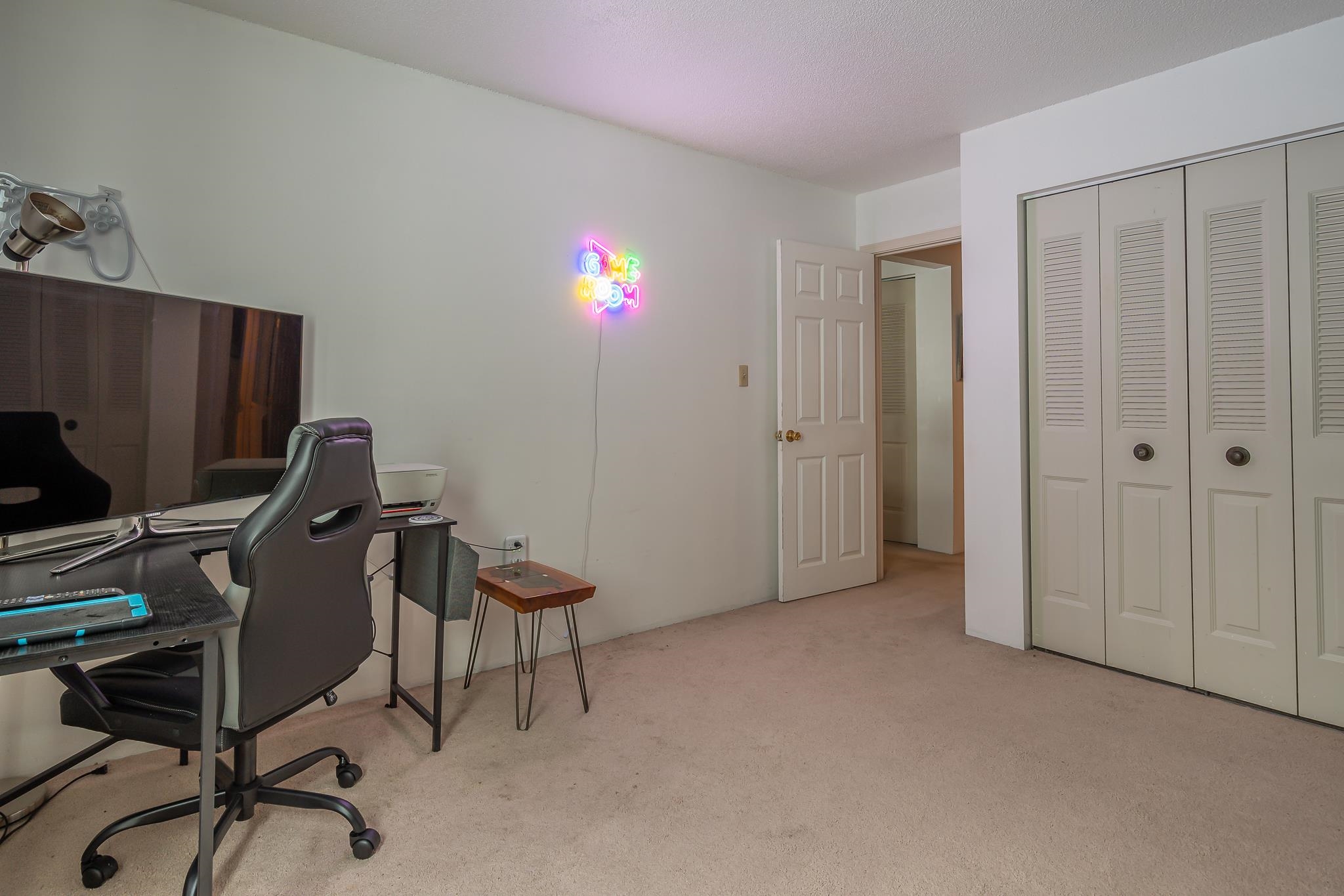 19 Country Club Dr, Manchester, NH 03102