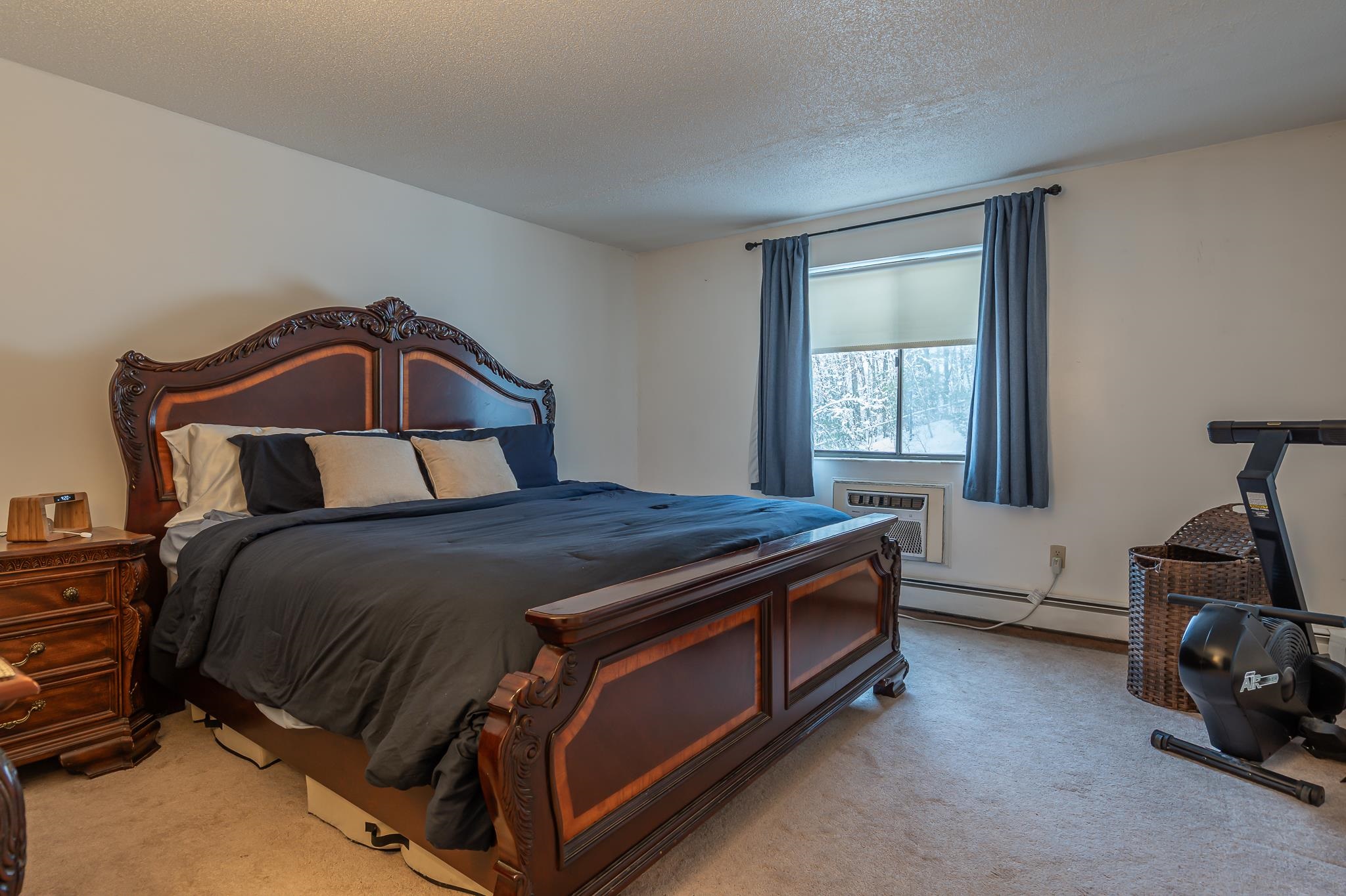 19 Country Club Dr, Manchester, NH 03102