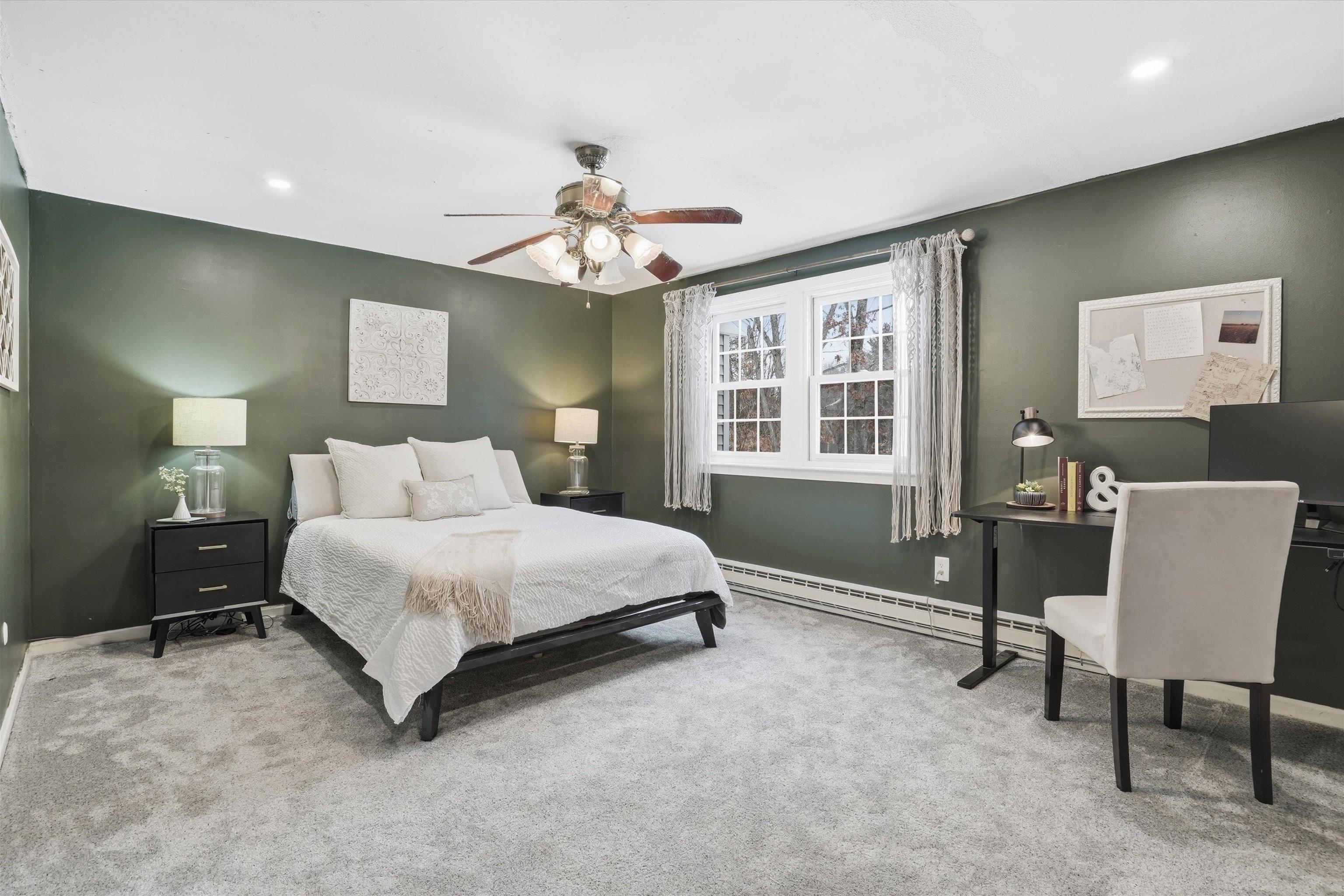 128 Sandstone Cir, Londonderry, NH 03053