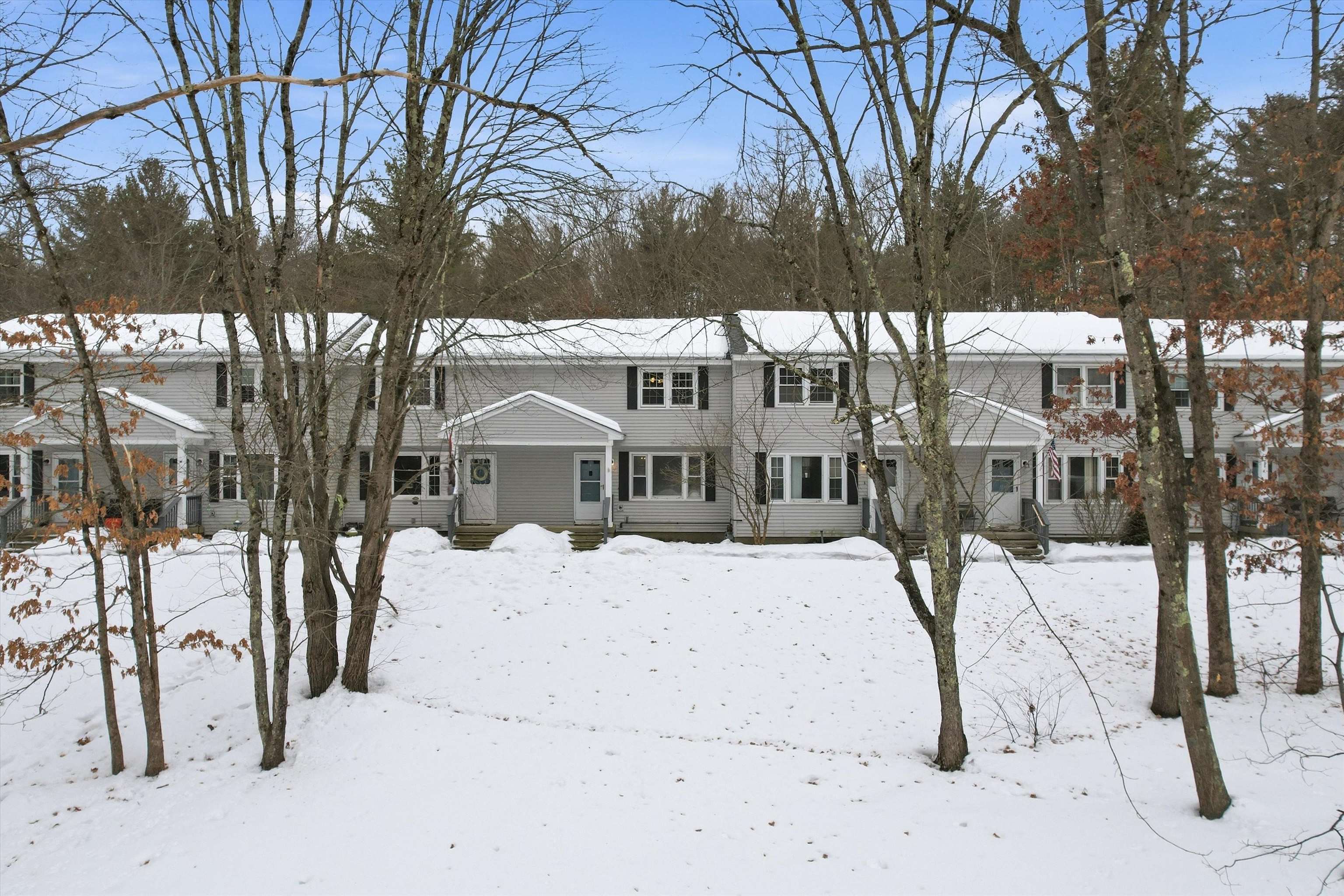 128 Sandstone Cir, Londonderry, NH 03053