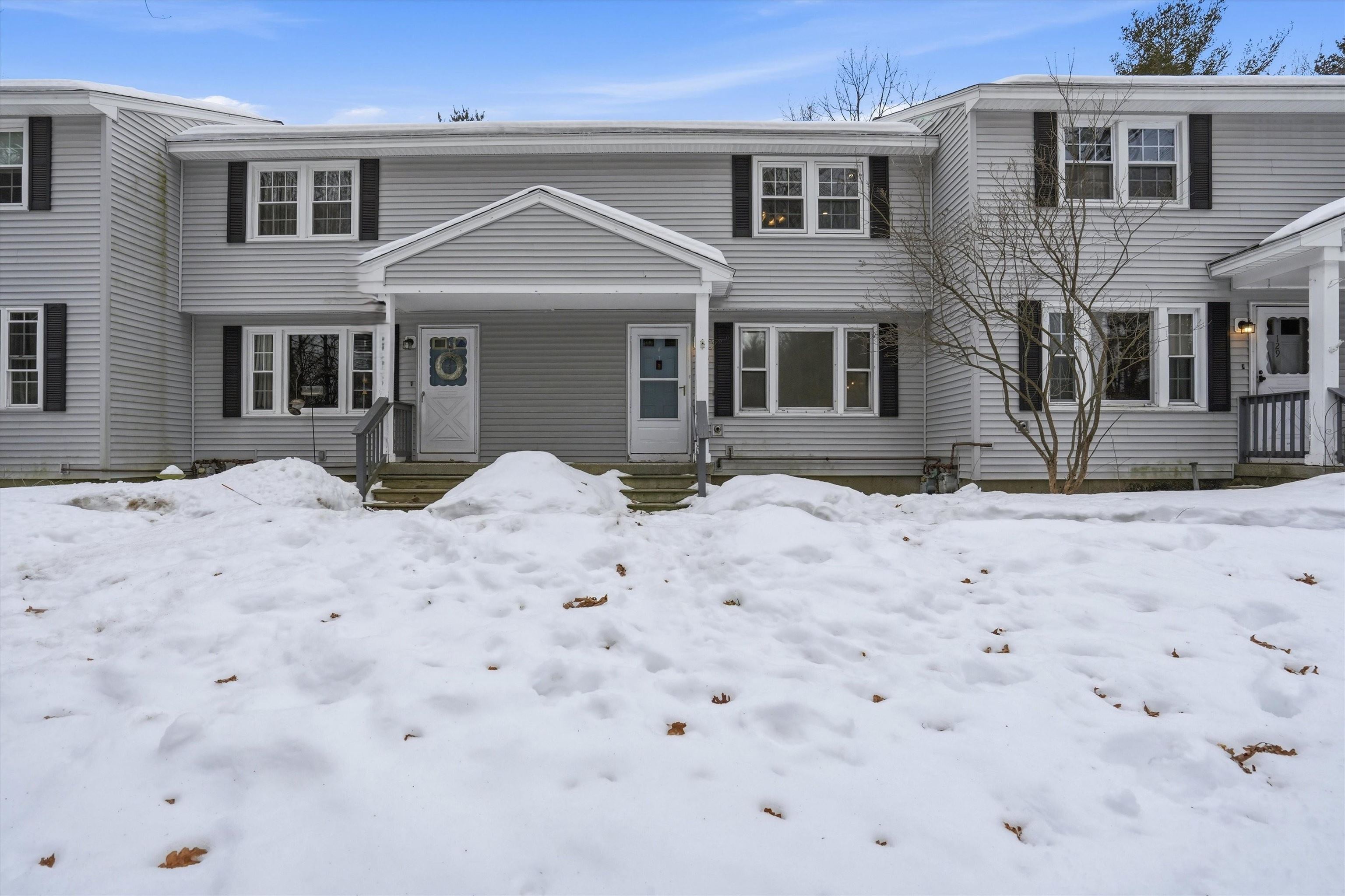 128 Sandstone Cir, Londonderry, NH 03053