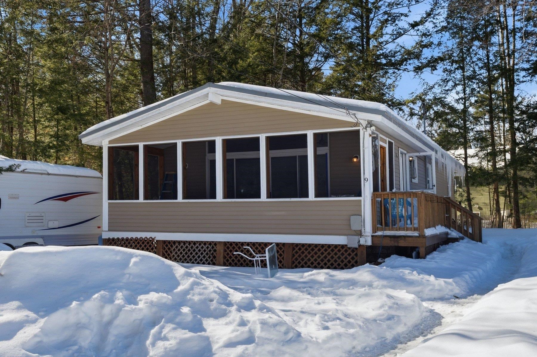 9 W Hill Pl, Barnstead, NH 03225