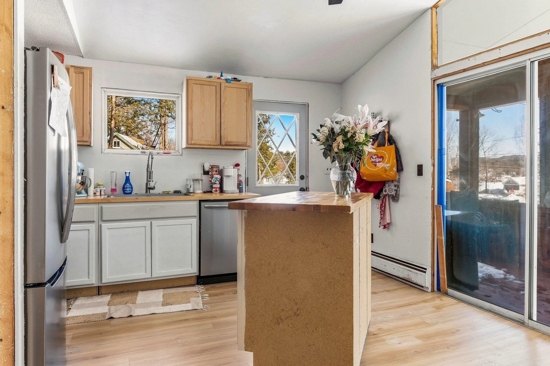 9 W Hill Pl, Barnstead, NH 03225