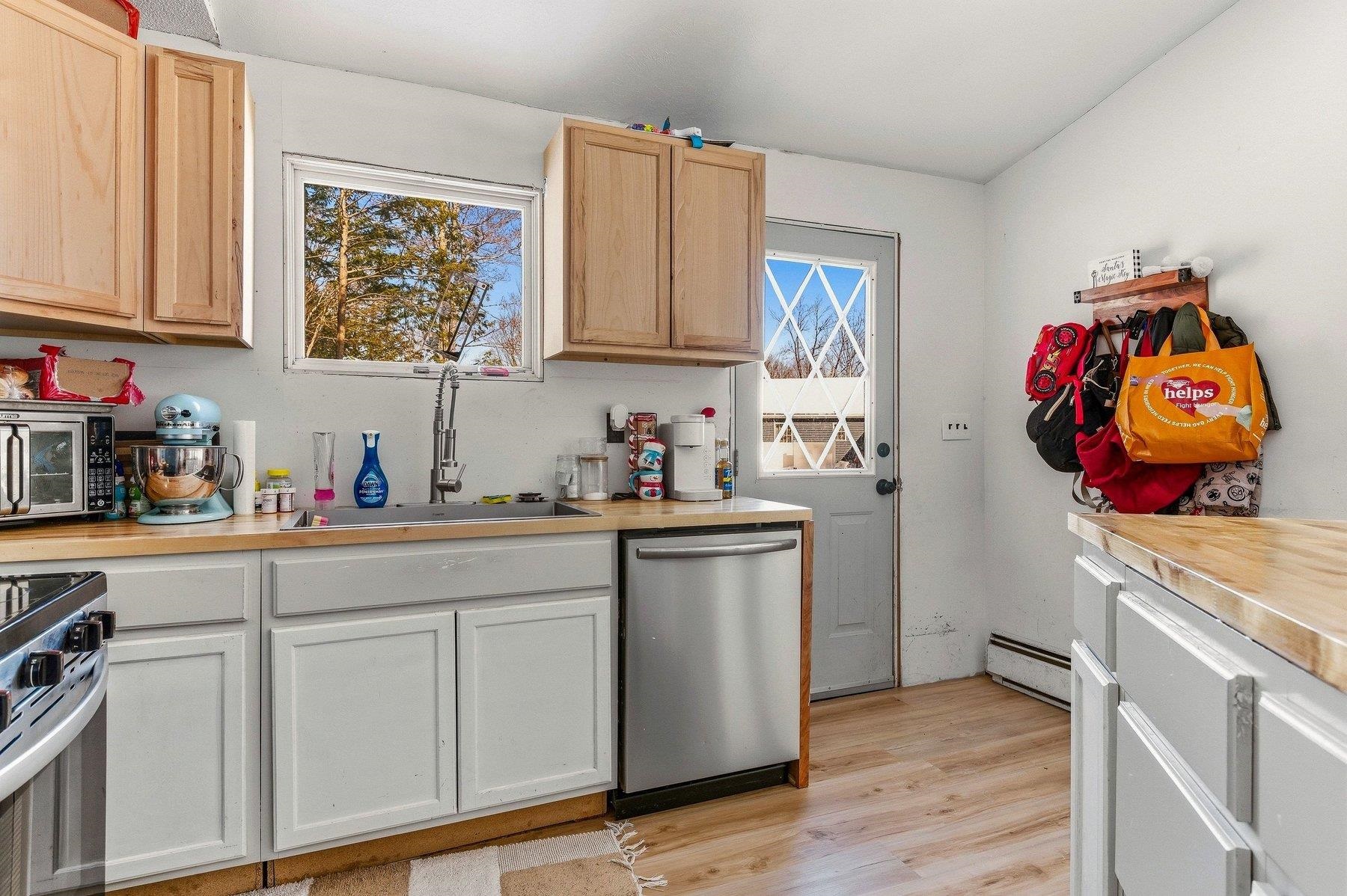 9 W Hill Pl, Barnstead, NH 03225