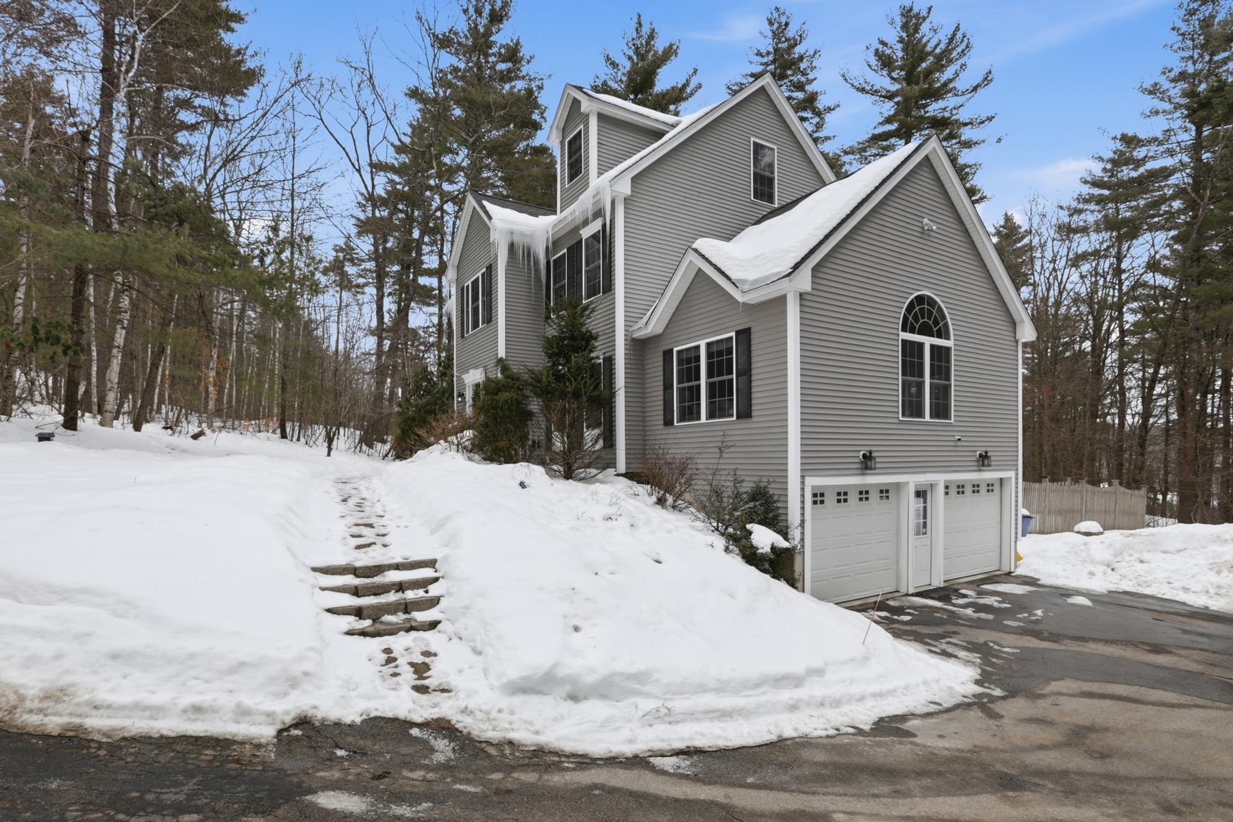 5 Stone Fence Dr, Derry, NH 03038