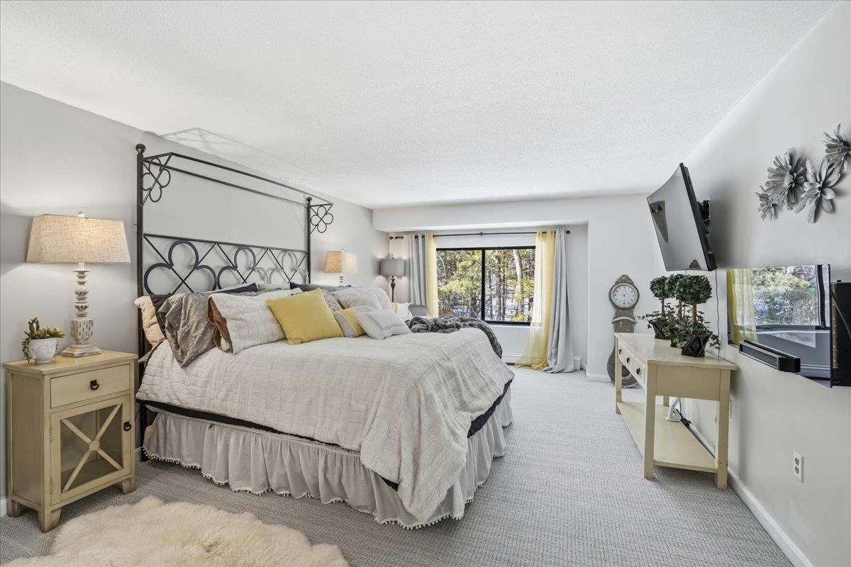 131 Indian Rock Rd, Merrimack, NH 03054