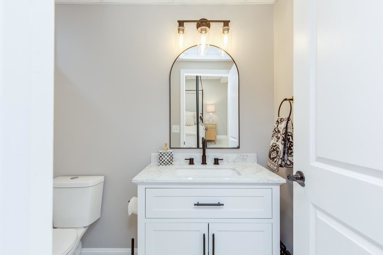 7 Dumaine Ave, Nashua, NH 03063