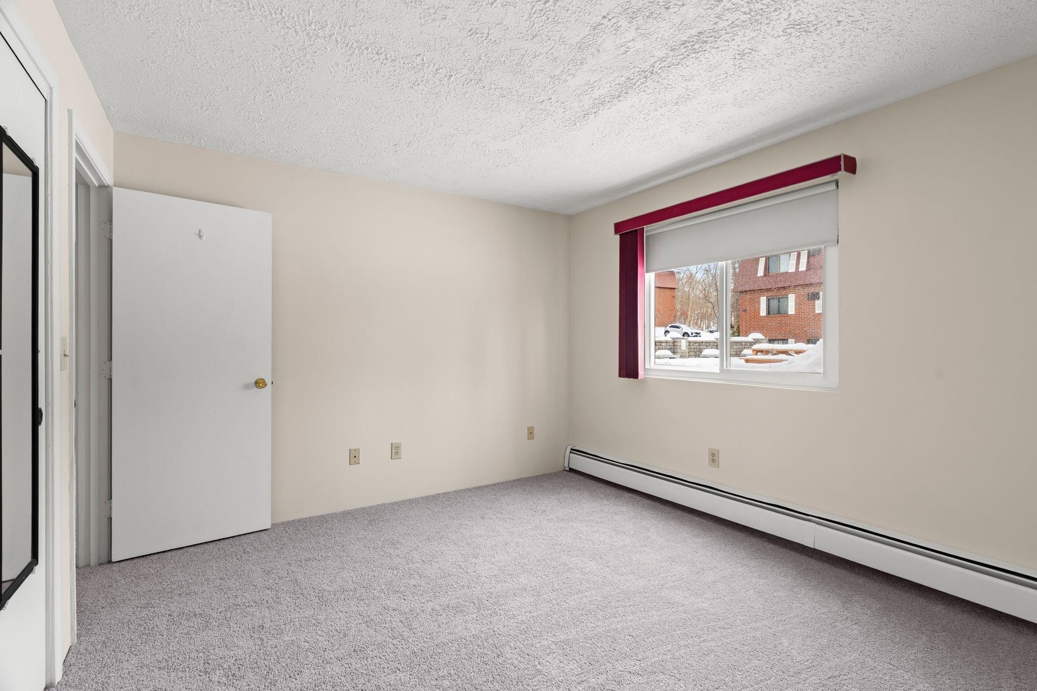 555 Calef Rd, Manchester, NH 03103