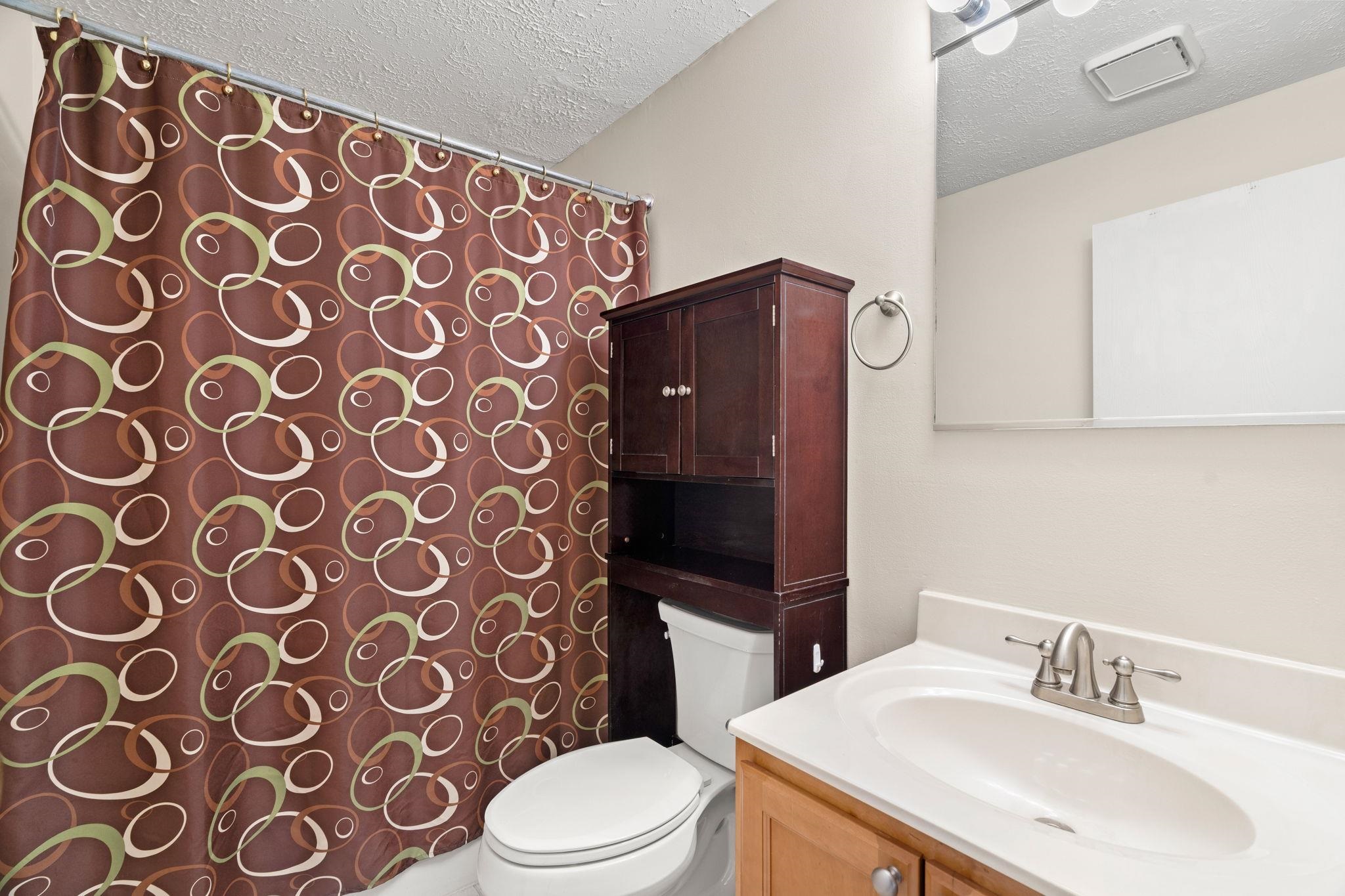 555 Calef Rd, Manchester, NH 03103