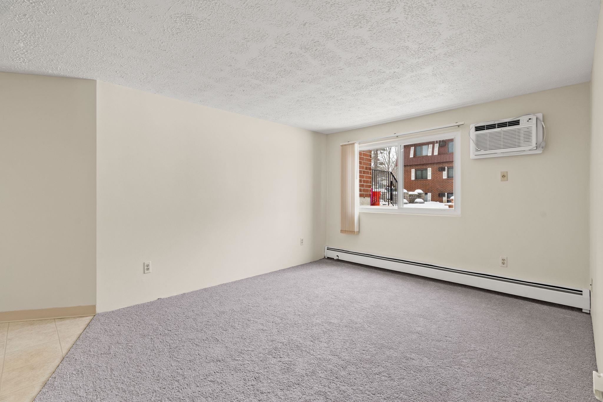 555 Calef Rd, Manchester, NH 03103