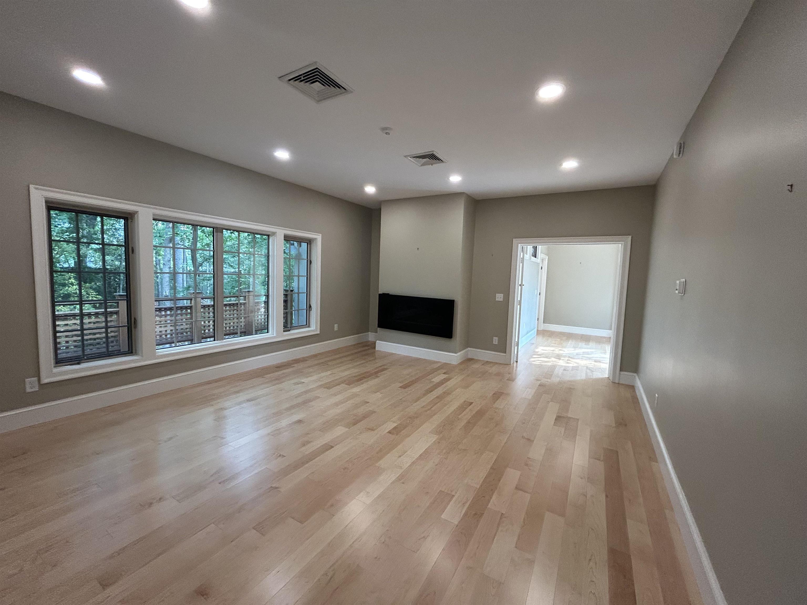 81 Front St, Exeter, NH 03833