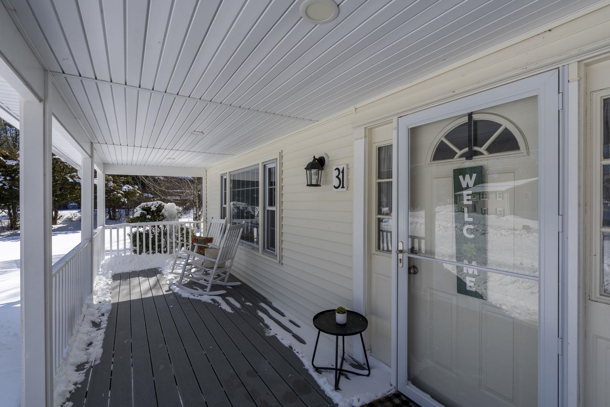 31 Pine Crest Dr, Goffstown, NH 03045