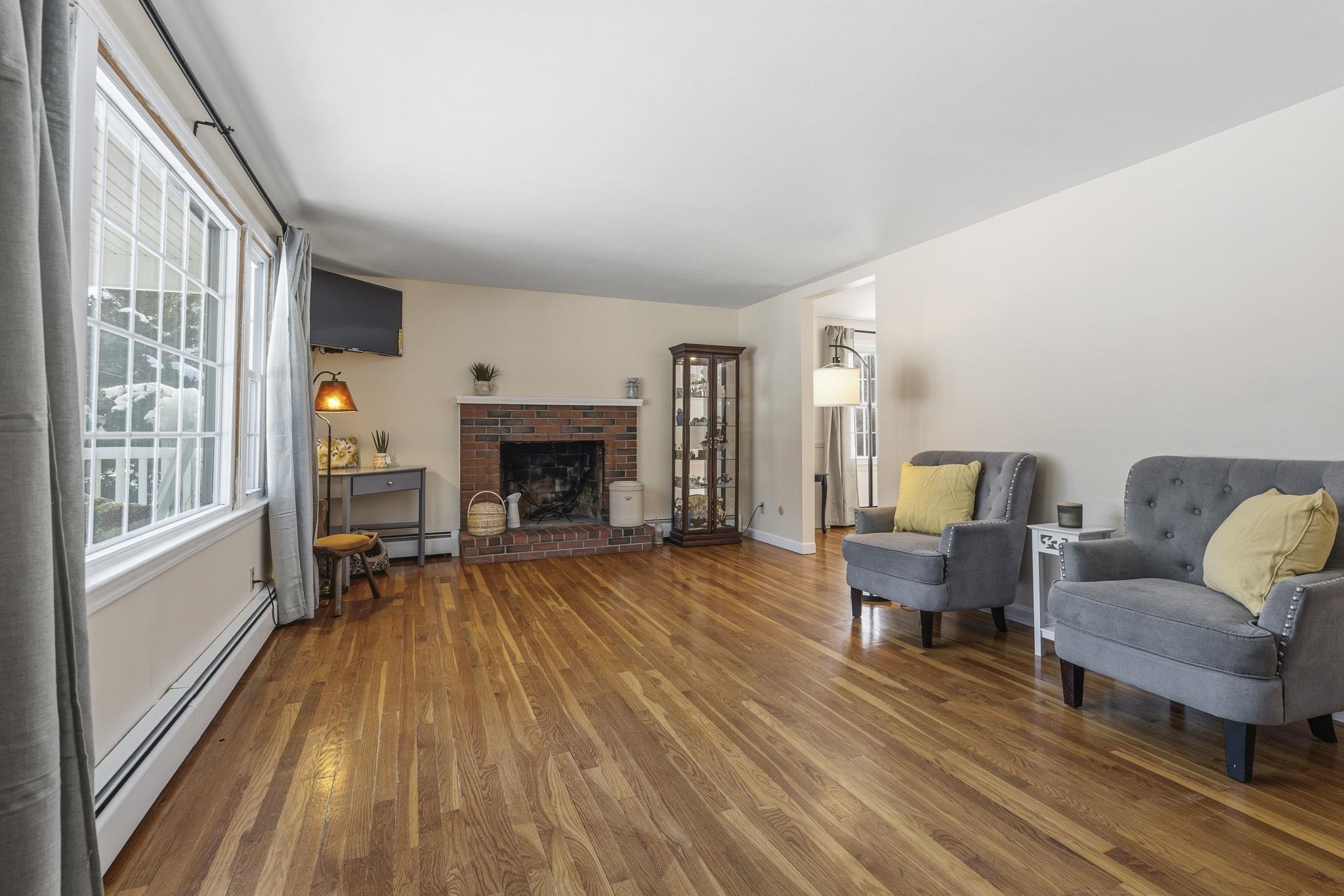 31 Pine Crest Dr, Goffstown, NH 03045