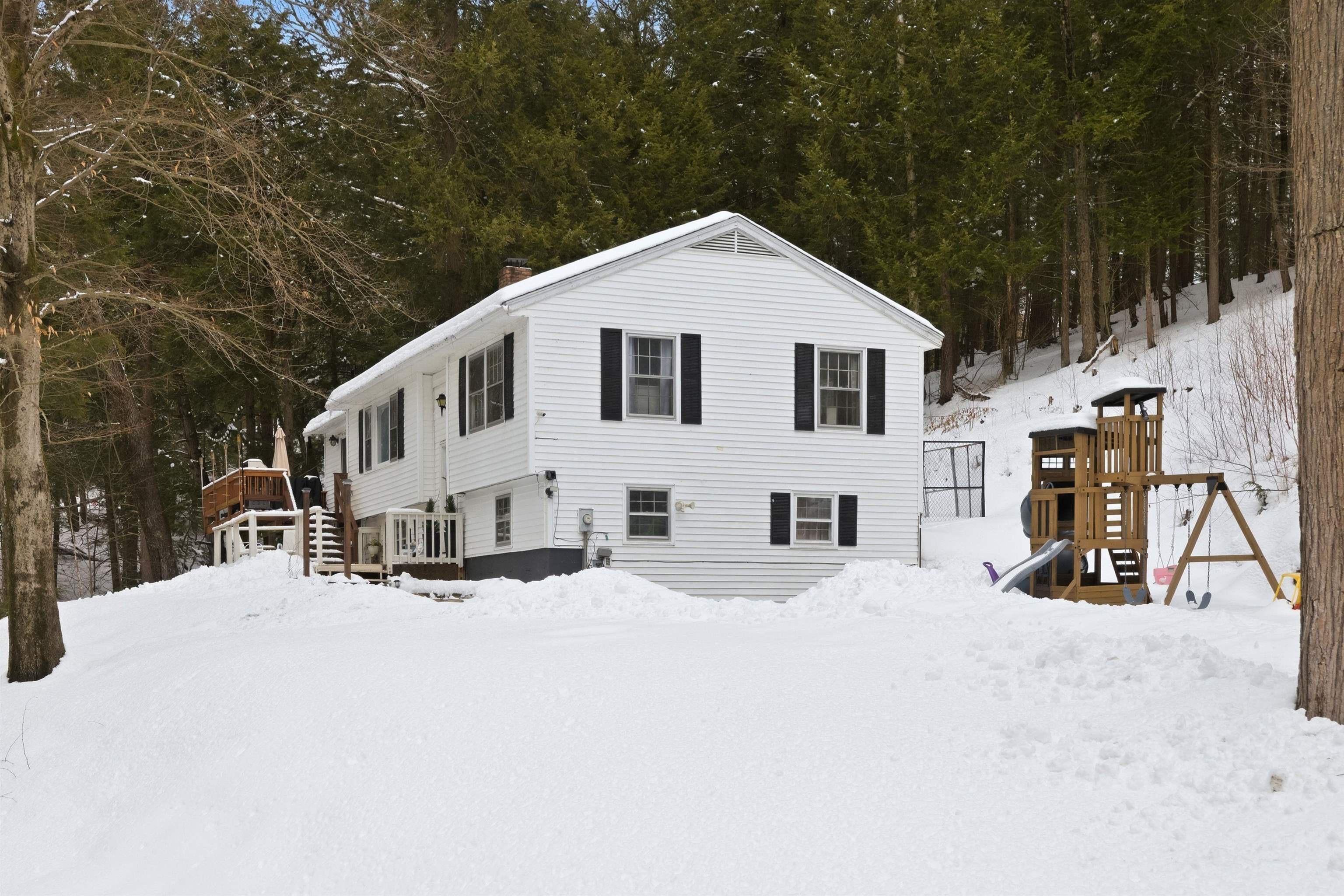 82 Scotts Dr, Charlestown, NH 03603